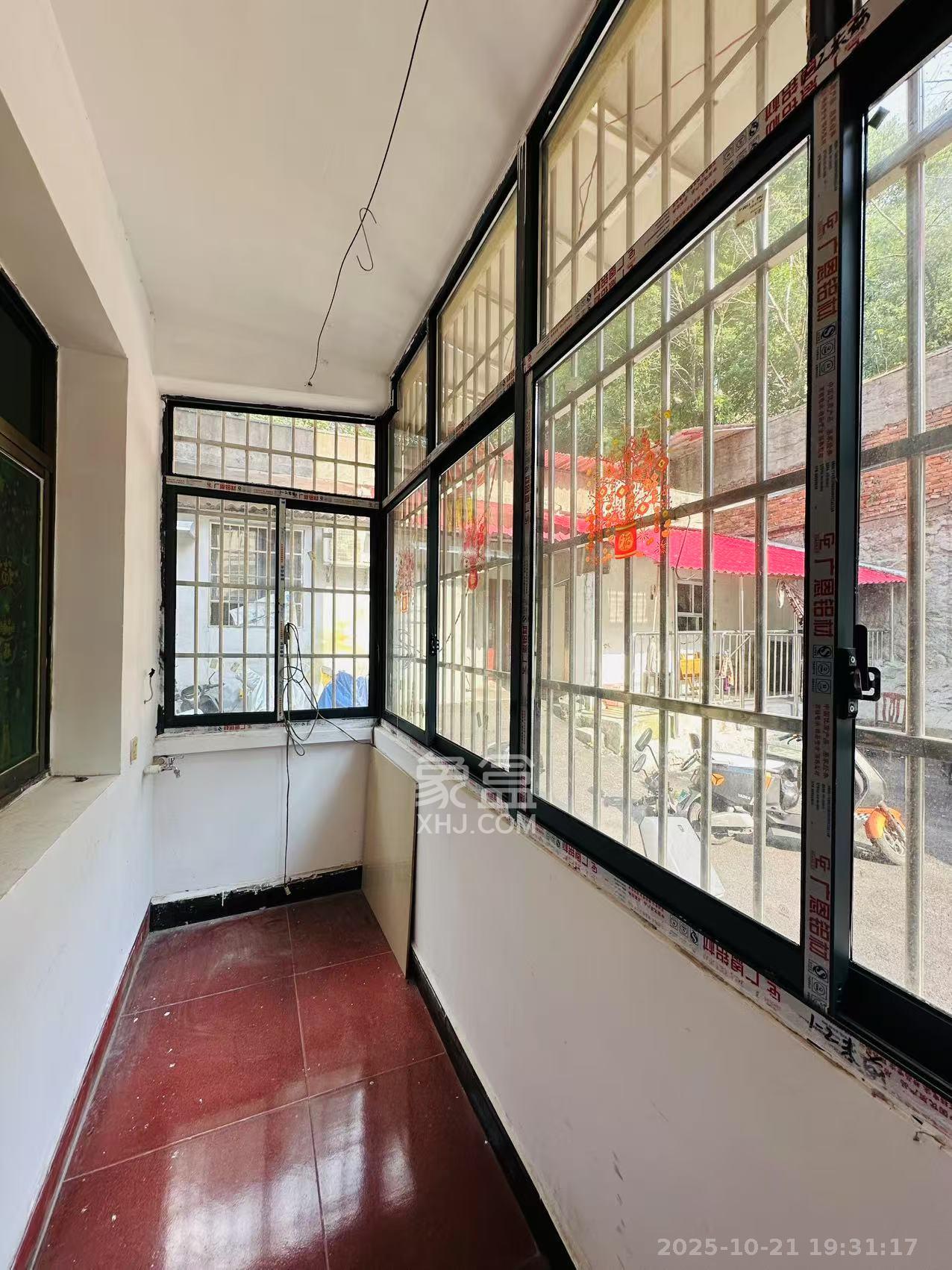 陡岭社区  2室1厅1卫    1500.0元/月 陡岭社区  2室1厅1卫    1500.0元/月室内图