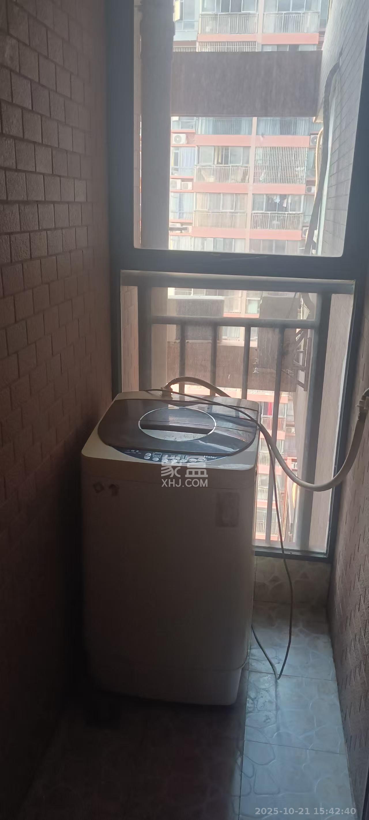 金领家族  1室1厅1卫    1500.0元/月 金领家族  1室1厅1卫    1500.0元/月室内图