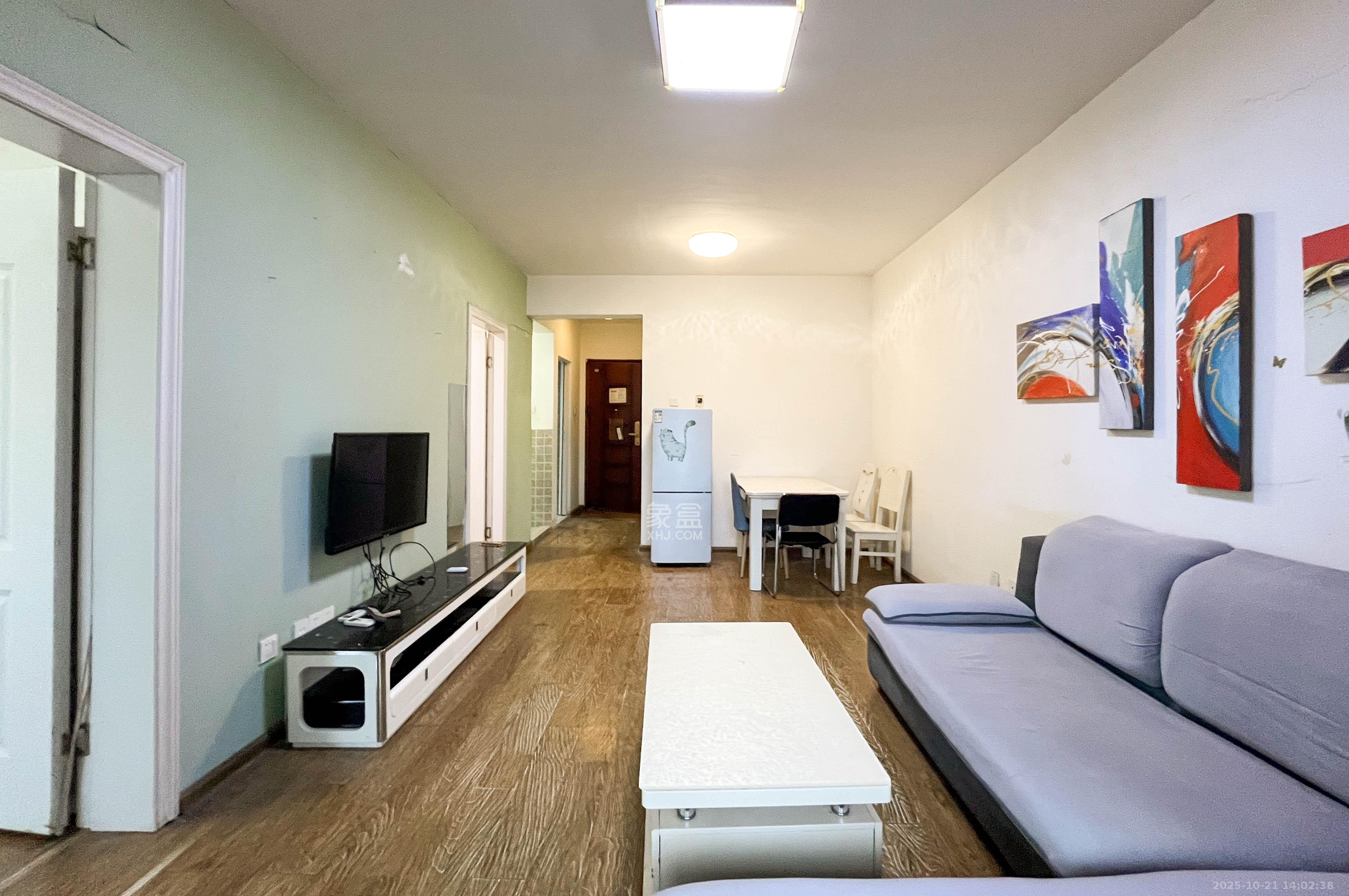 中海梅溪湖壹号 3室2厅1卫 109.0万 中海梅溪湖壹号 3室2厅1卫 109.0万客厅