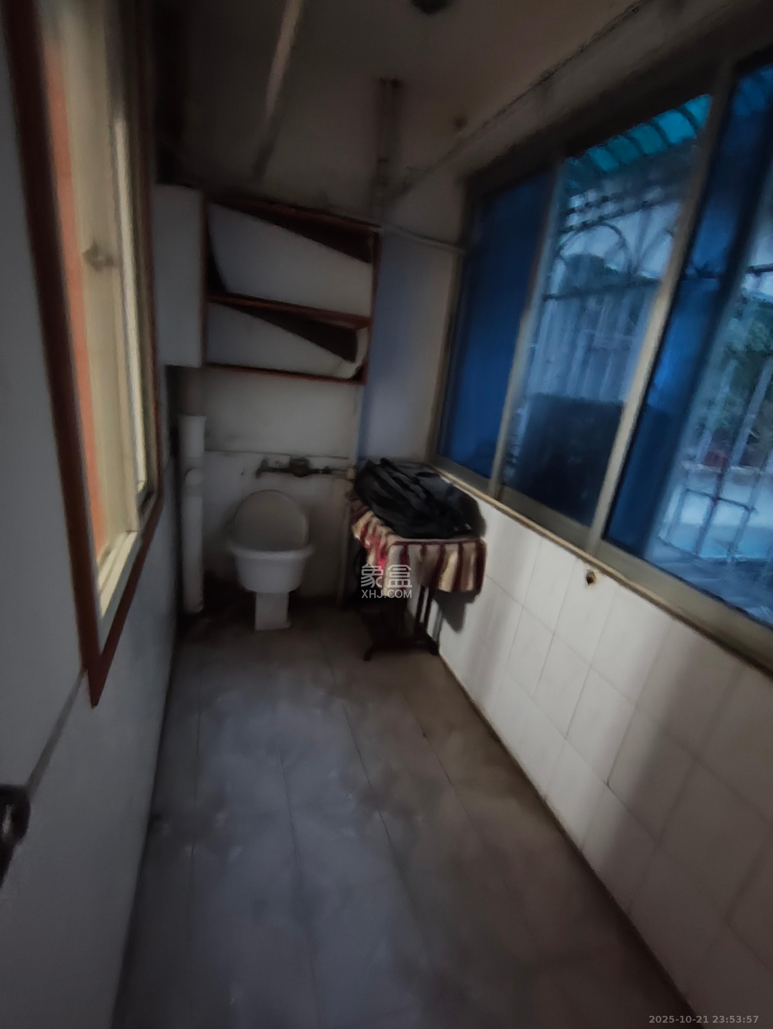 中江锦城  3室2厅1卫    2400.0元/月室内图1