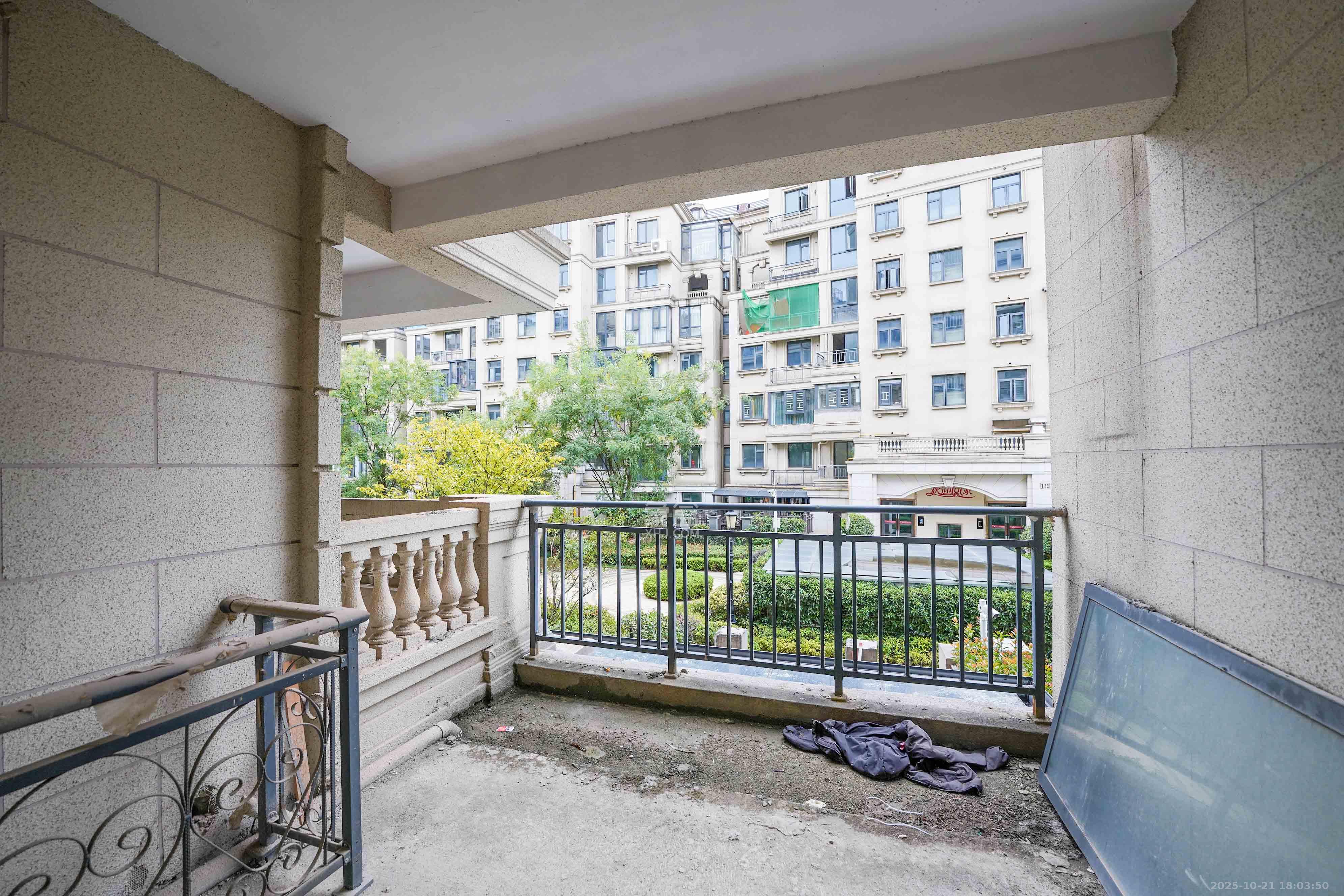 五矿万境蓝山  4室2厅2卫    170.0万阳台