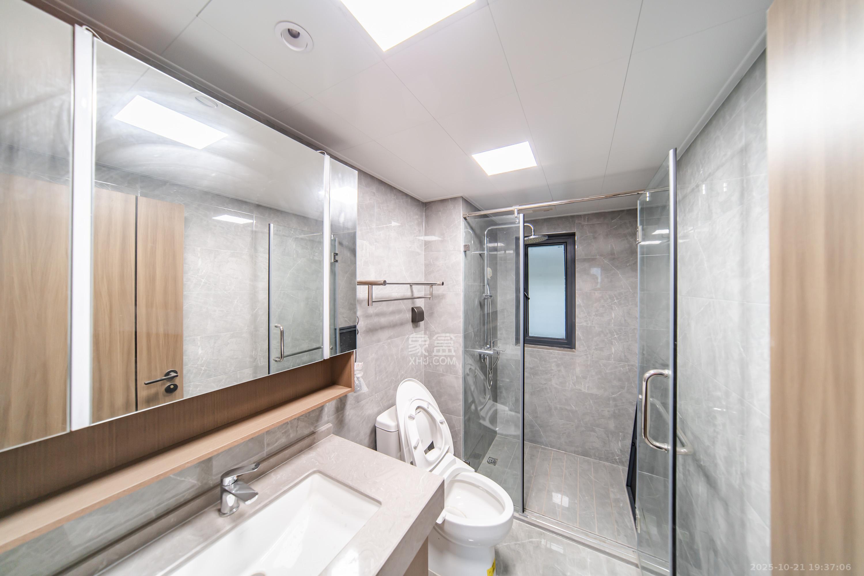 卓越洋湖晴翠  3室1厅1卫    188.0万卫生间