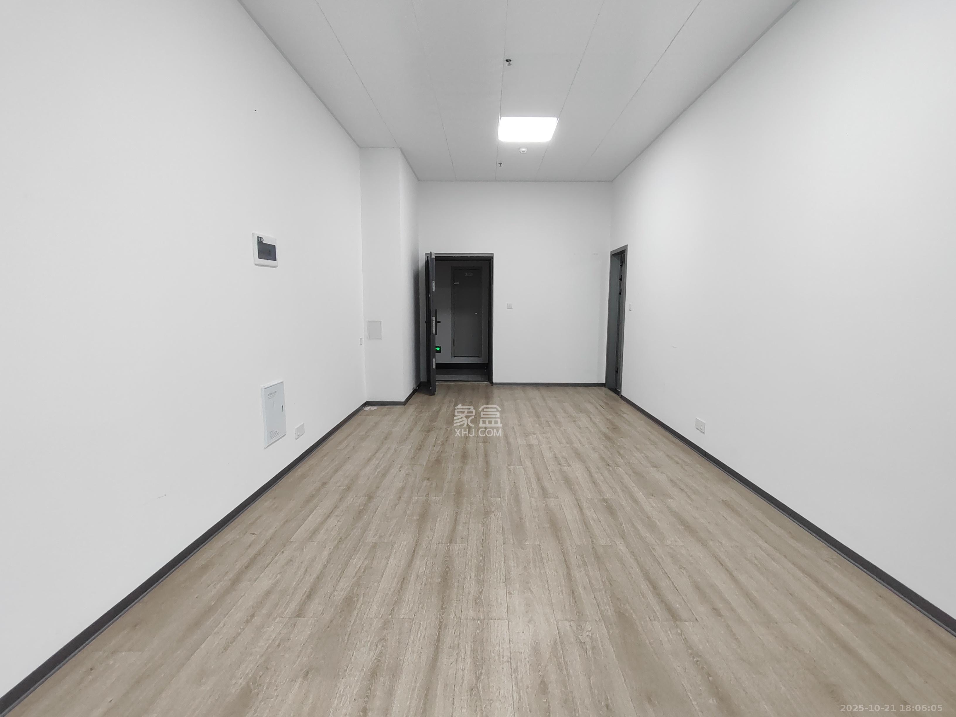 广大商务大厦  1室1厅1卫    1880.0元/月