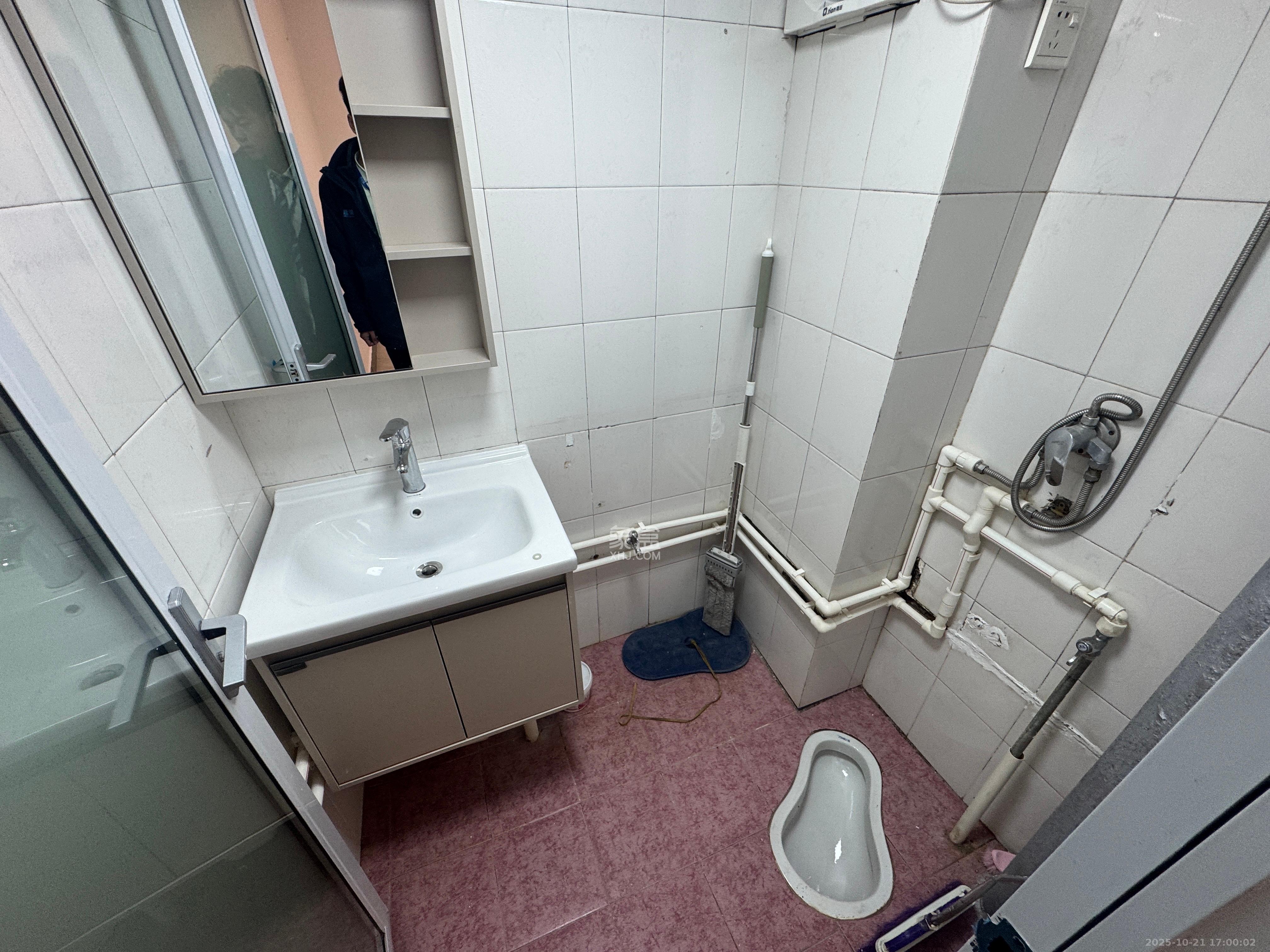 东茅街散盘  1室1厅1卫    1400.0元/月室内图