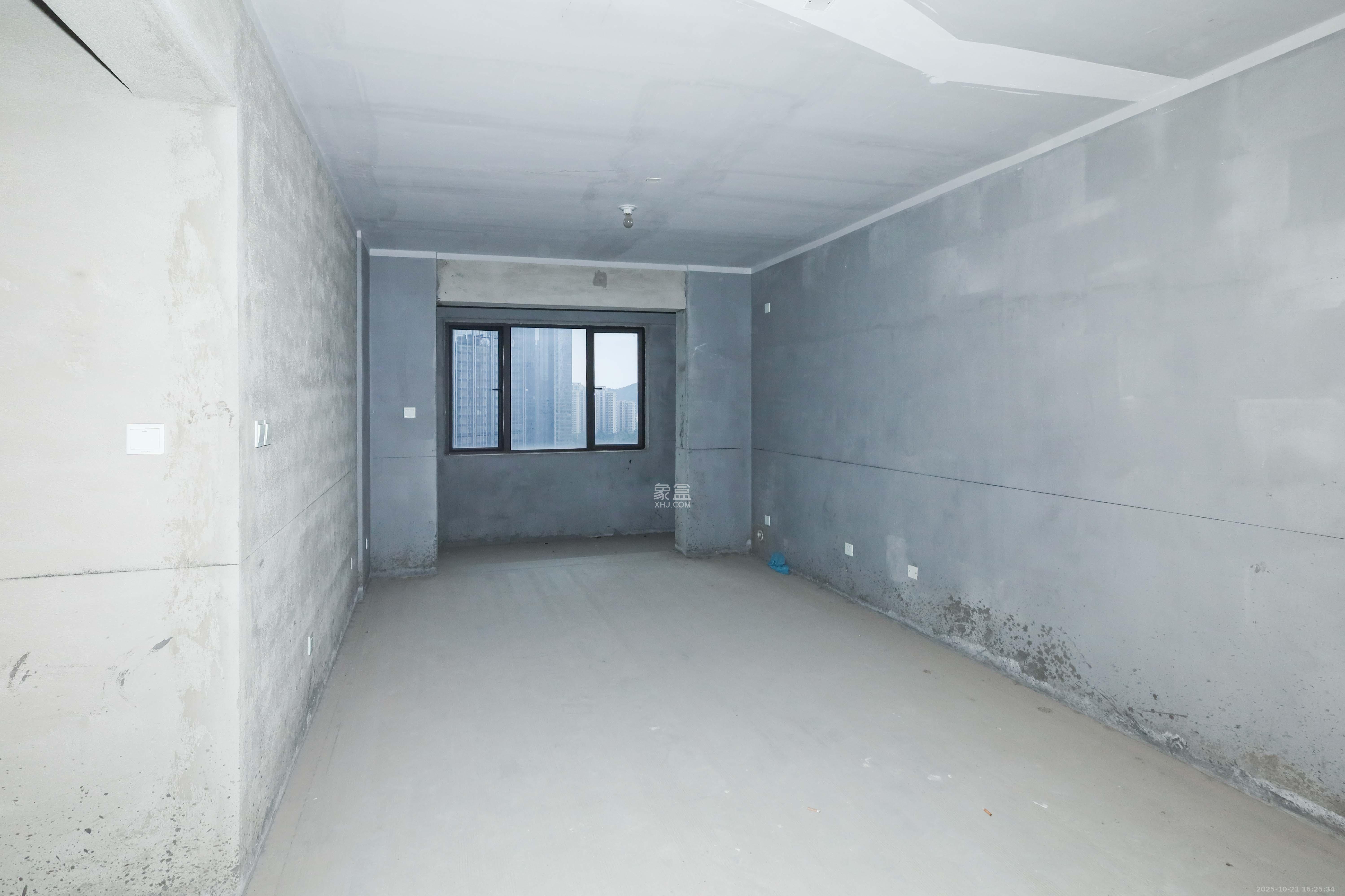 中国铁建梅溪青秀二期 3室2厅2卫 145.0万 中国铁建梅溪青秀二期 3室2厅2卫 145.0万客厅