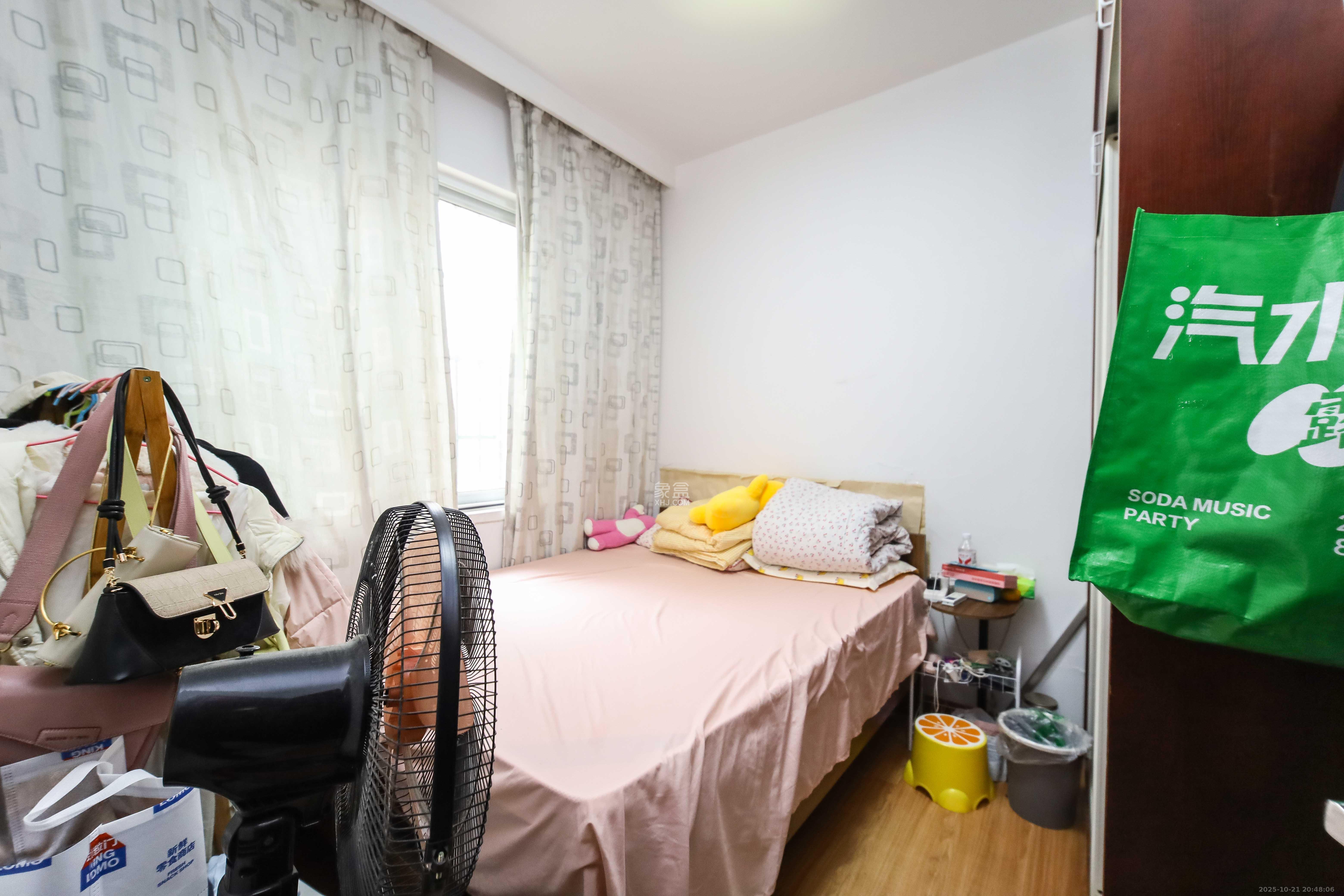 上河国际C区  3室2厅1卫    70.8万 上河国际C区  3室2厅1卫    70.8万卧室