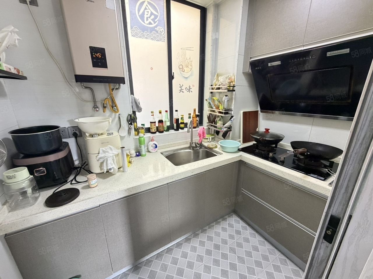 山水印象  2室1厅1卫    1800.0元/月室内图