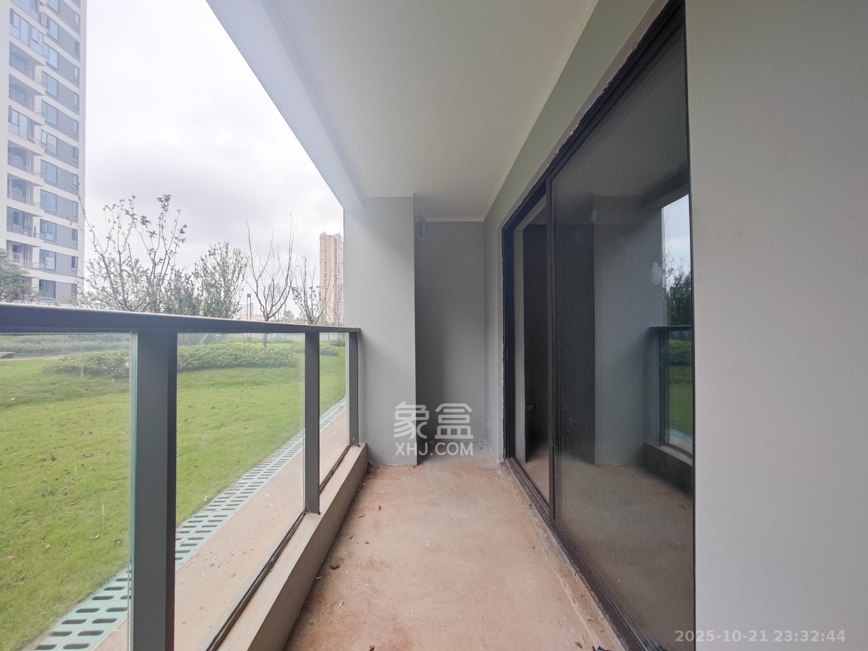 远洋红星天铂二期  4室2厅2卫    112.0万阳台