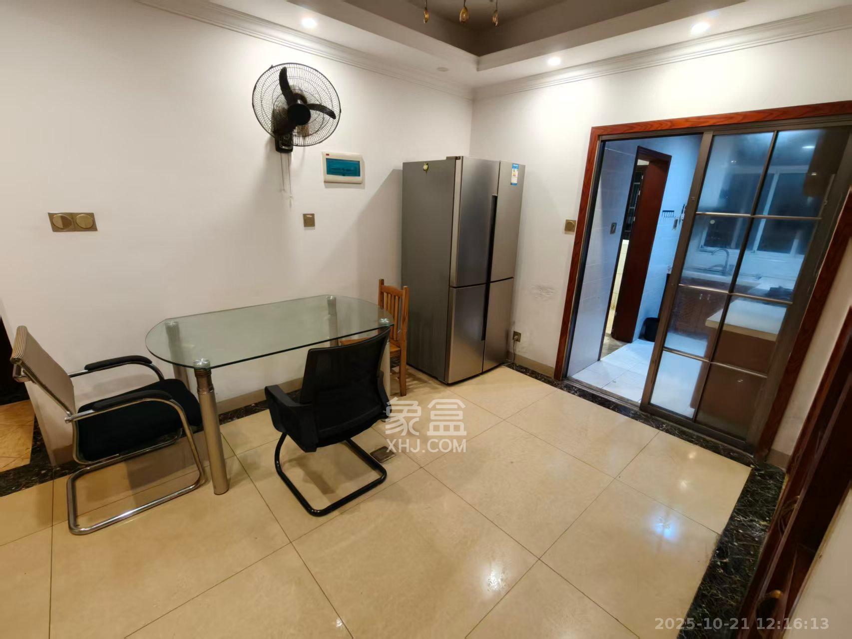 金科佳苑  3室1厅1卫    2200.0元/月 金科佳苑  3室1厅1卫    2200.0元/月室内图