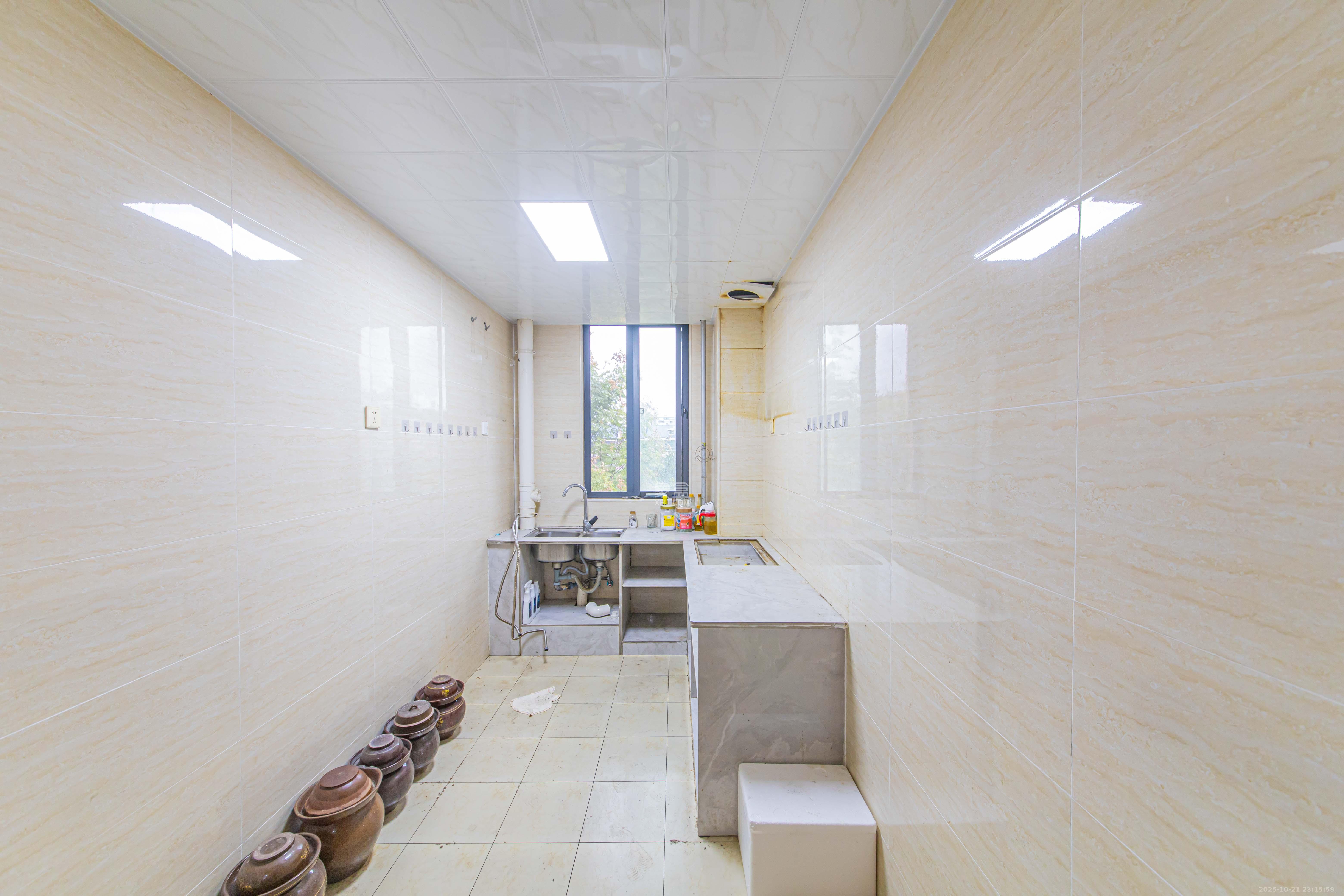 天心金桂园住宅小区 3室2厅2卫 110.0万 天心金桂园住宅小区 3室2厅2卫 110.0万厨房