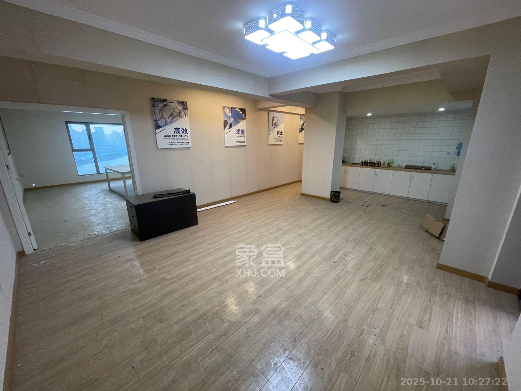 潮宗御苑  4室2厅2卫    7800.0元/月