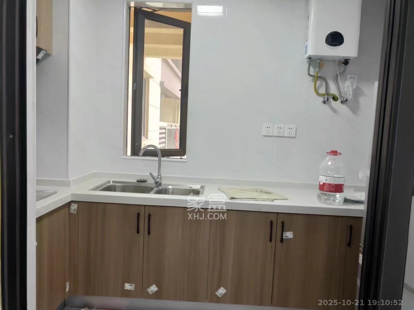 阳光城尚东湾蓝莓苑  2室1厅1卫    2300.0元/月 阳光城尚东湾蓝莓苑  2室1厅1卫    2300.0元/月室内图1