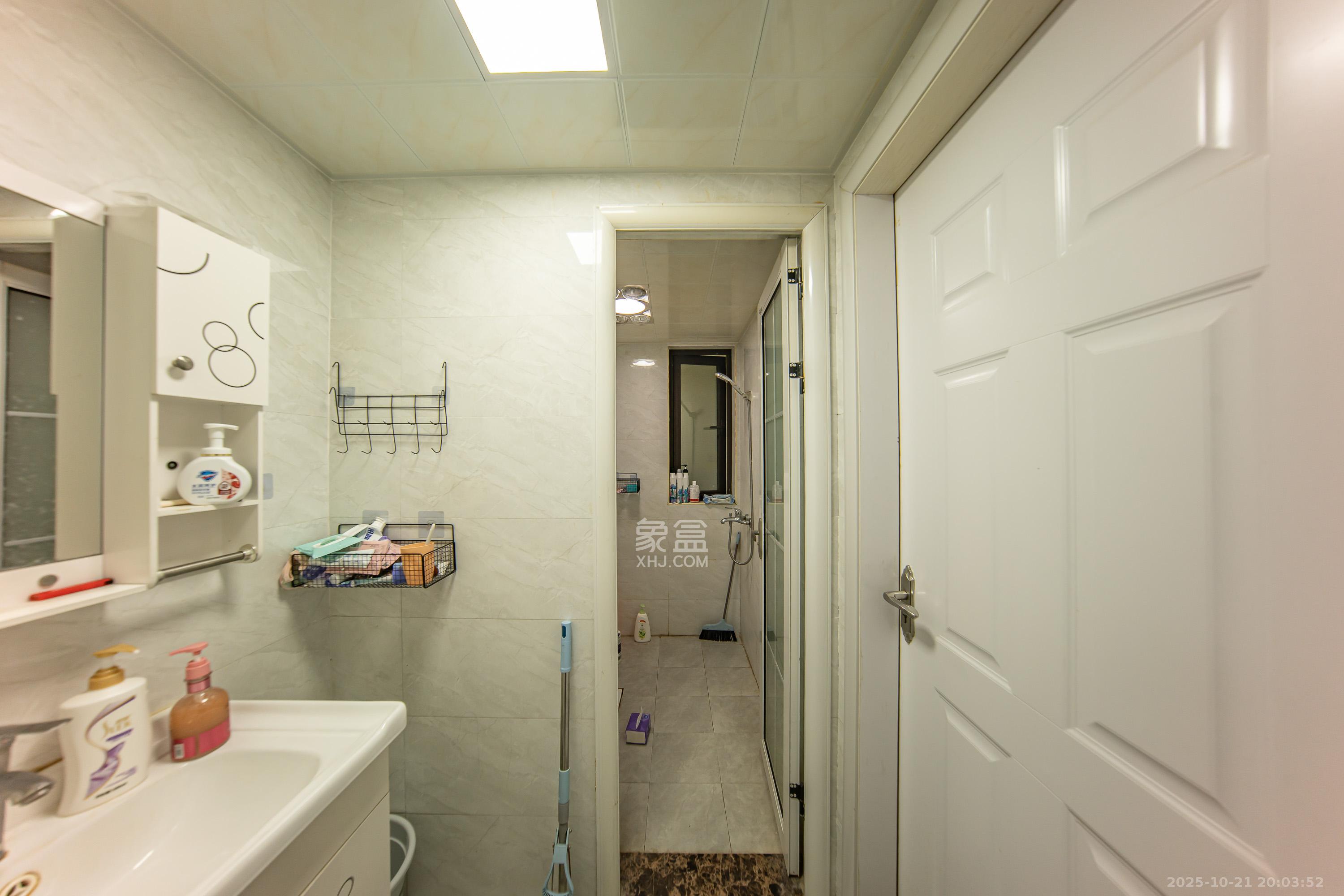 融创融公馆（融创臻苑）  3室2厅1卫    75.0万卫生间