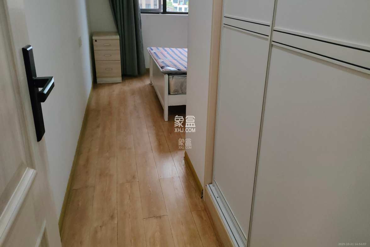 华润置地广场二期  2室2厅1卫    1800.0元/月 华润置地广场二期  2室2厅1卫    1800.0元/月室内图