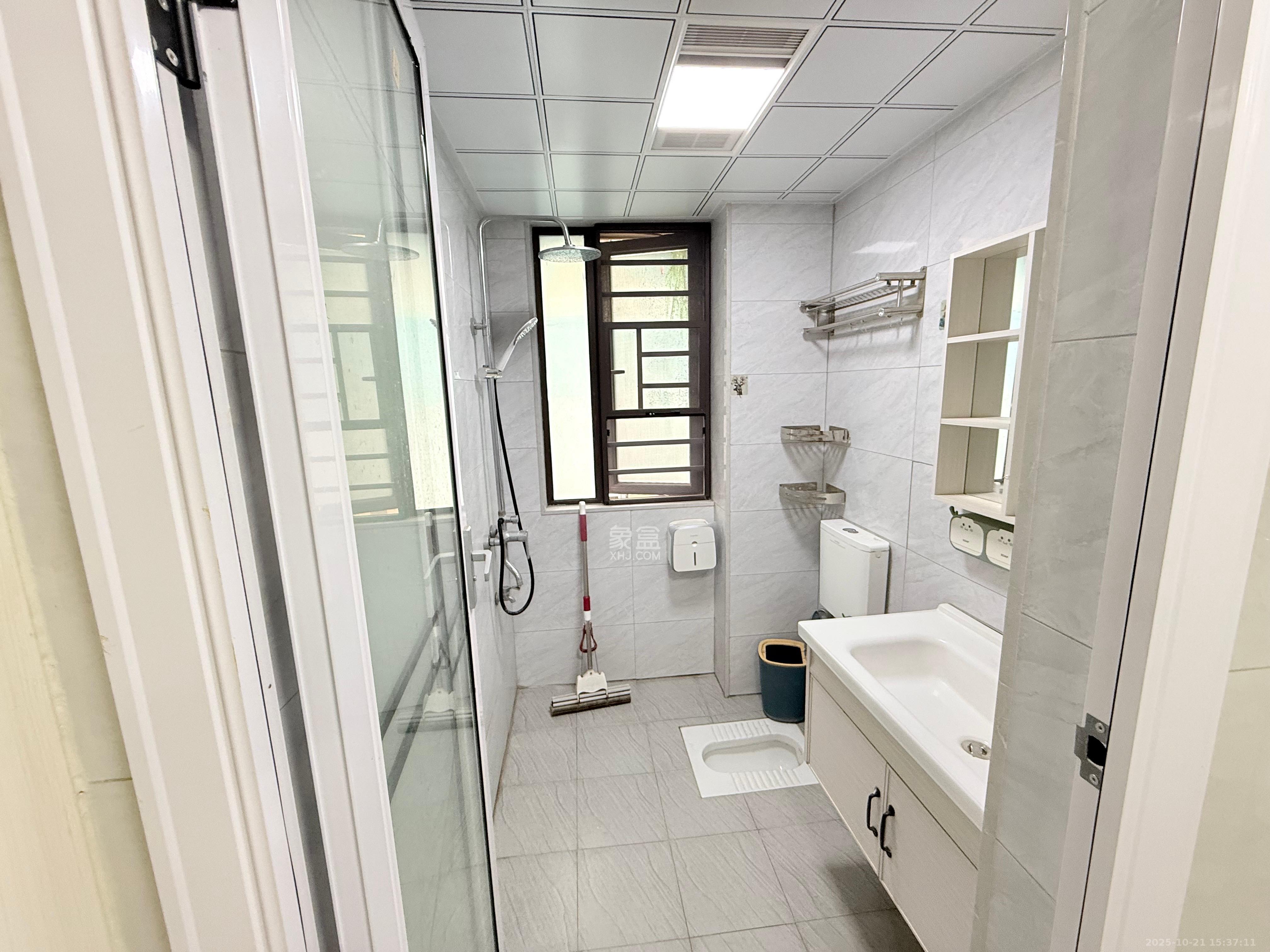 和润园三期  2室2厅1卫    2400.0元/月室内图