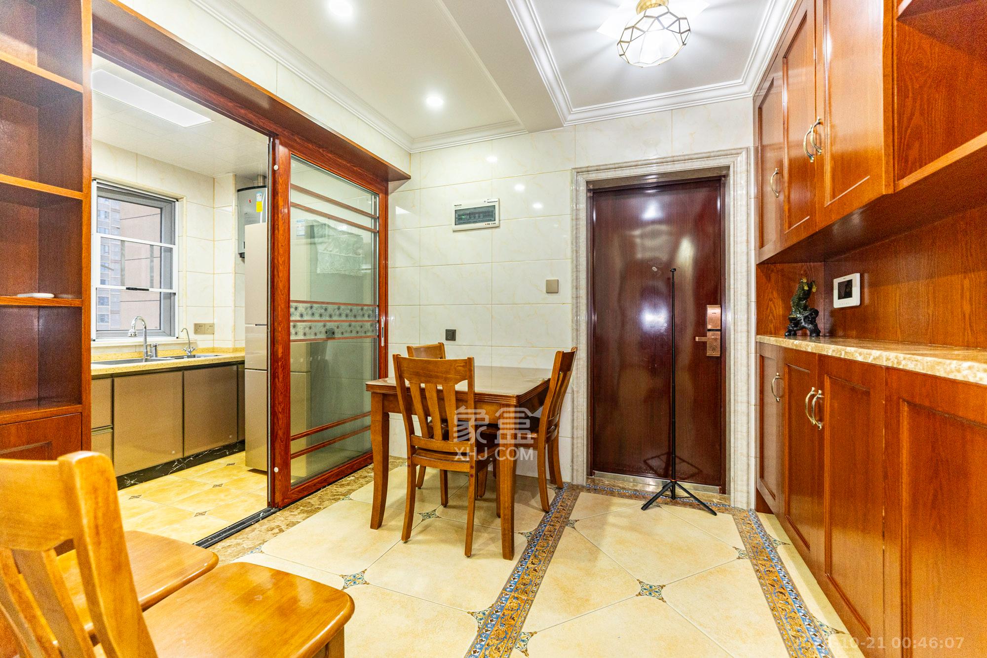 荣盛花语城  3室2厅1卫    66.0万客厅