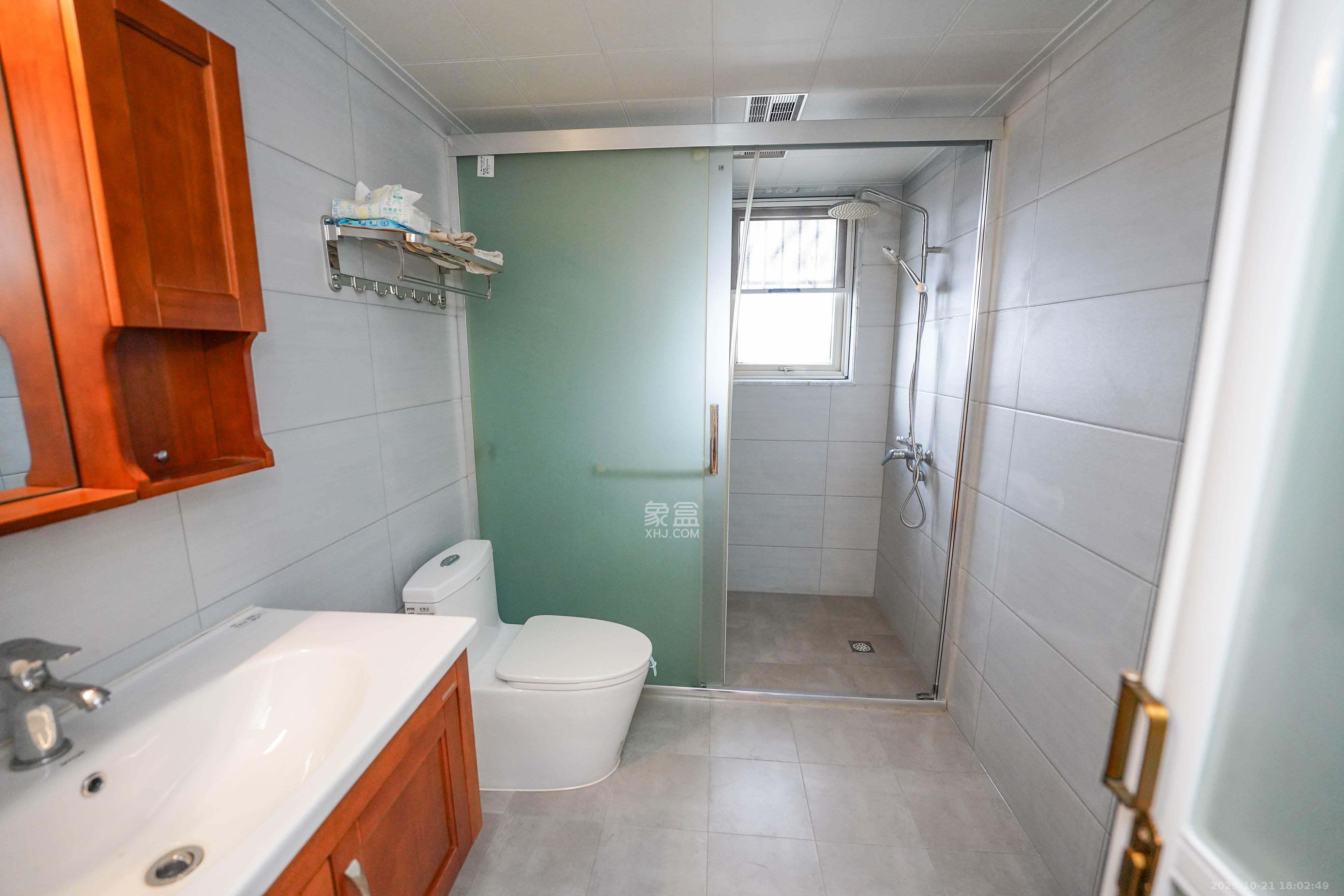 嘉华城(一期) 3室2厅1卫 136.0万 嘉华城(一期) 3室2厅1卫 136.0万卫生间