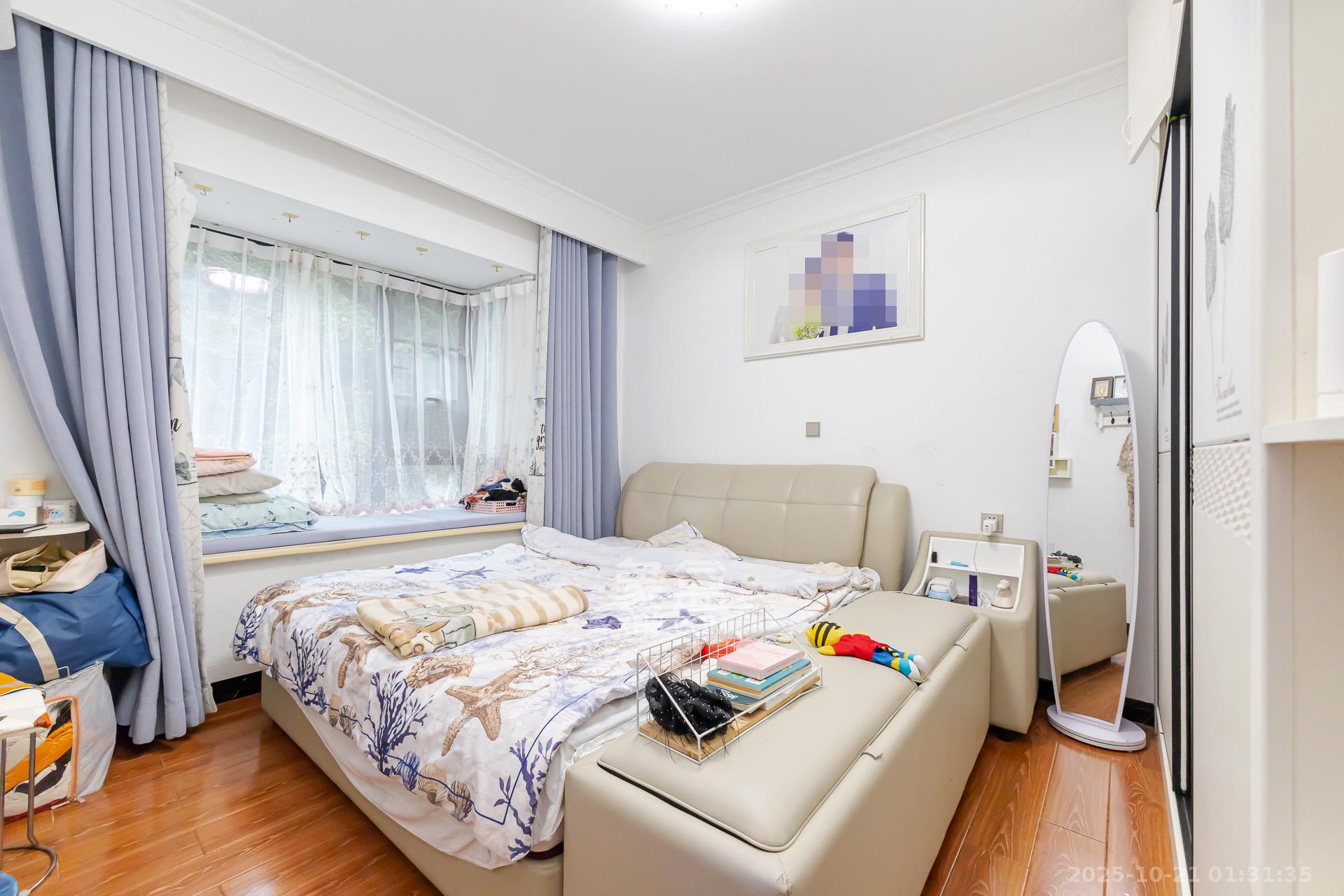 珠江东方明珠(新地东方明珠)三期 3室2厅2卫 64.8万 珠江东方明珠(新地东方明珠)三期 3室2厅2卫 64.8万卧室