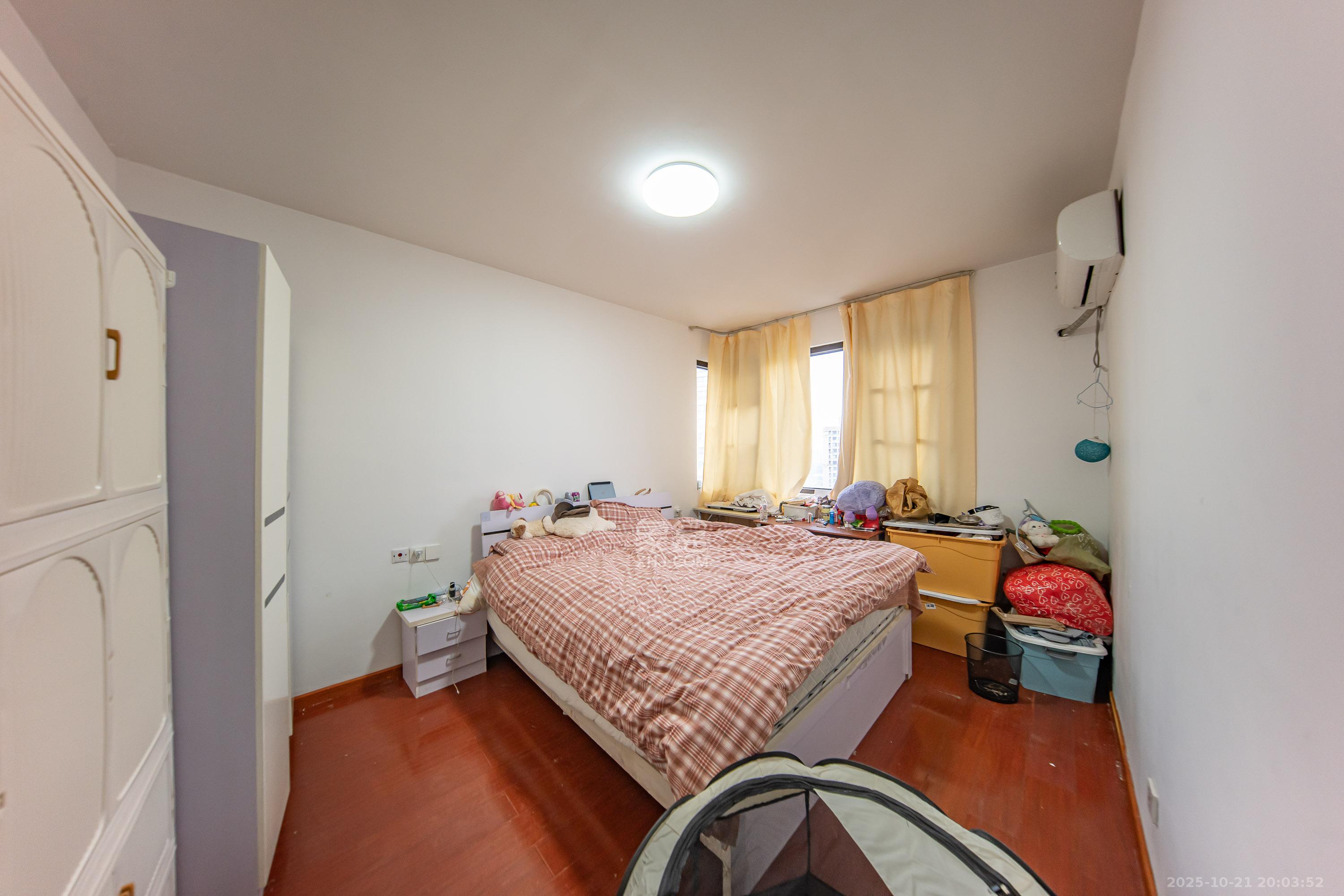 融创融公馆（融创臻苑）  3室2厅1卫    75.0万卧室