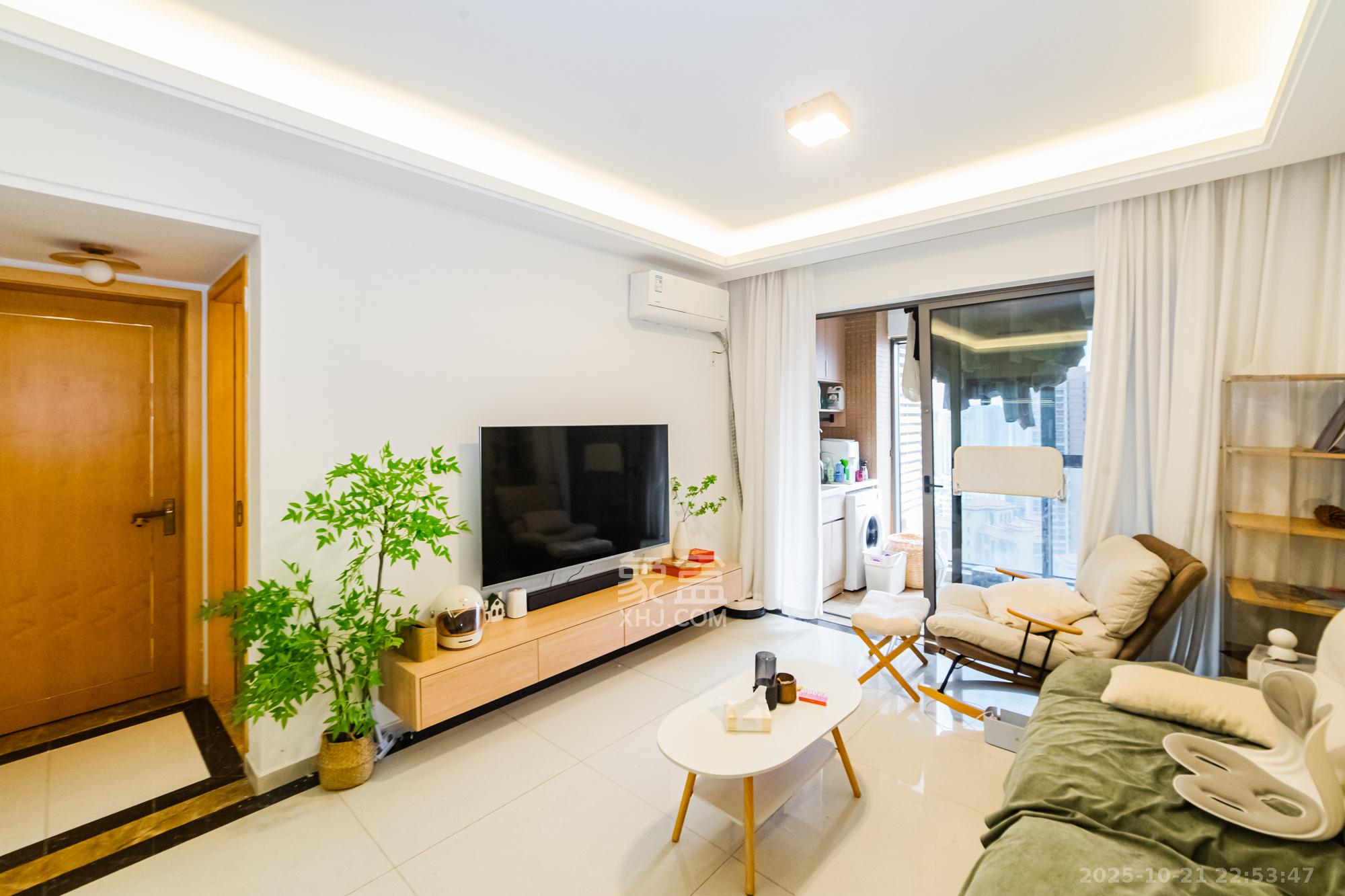 珠江郦城薰衣道  3室2厅1卫    86.0万 珠江郦城薰衣道  3室2厅1卫    86.0万客厅