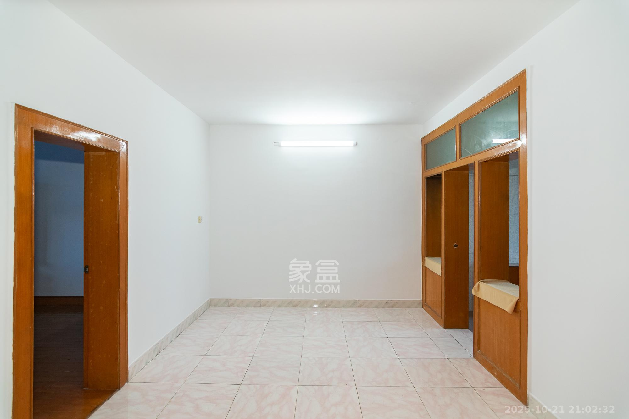 聚宾小区  3室2厅2卫    45.0万客厅