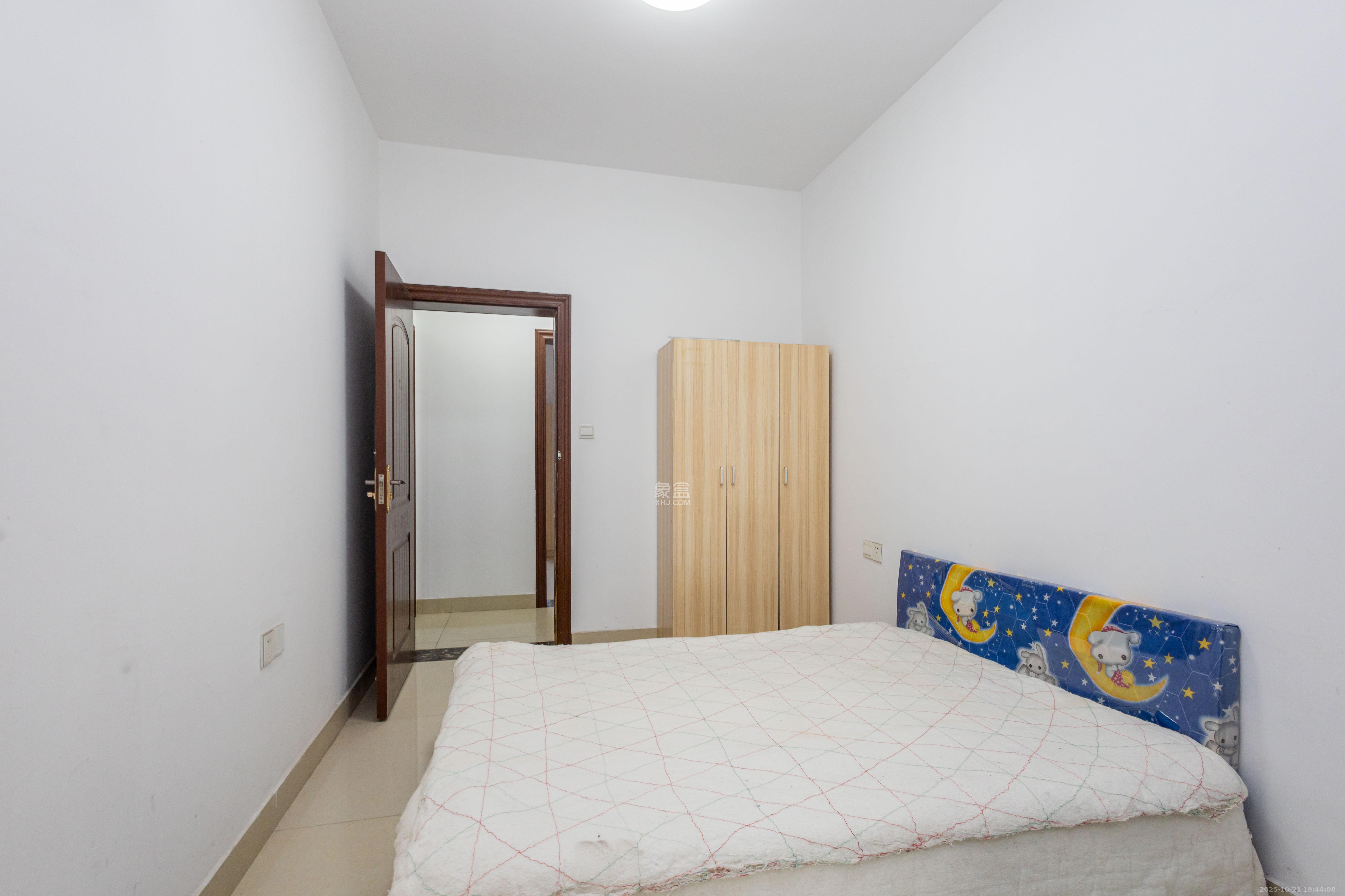 三景华御 4室2厅2卫 79.80万 三景华御 4室2厅2卫 79.80万卧室