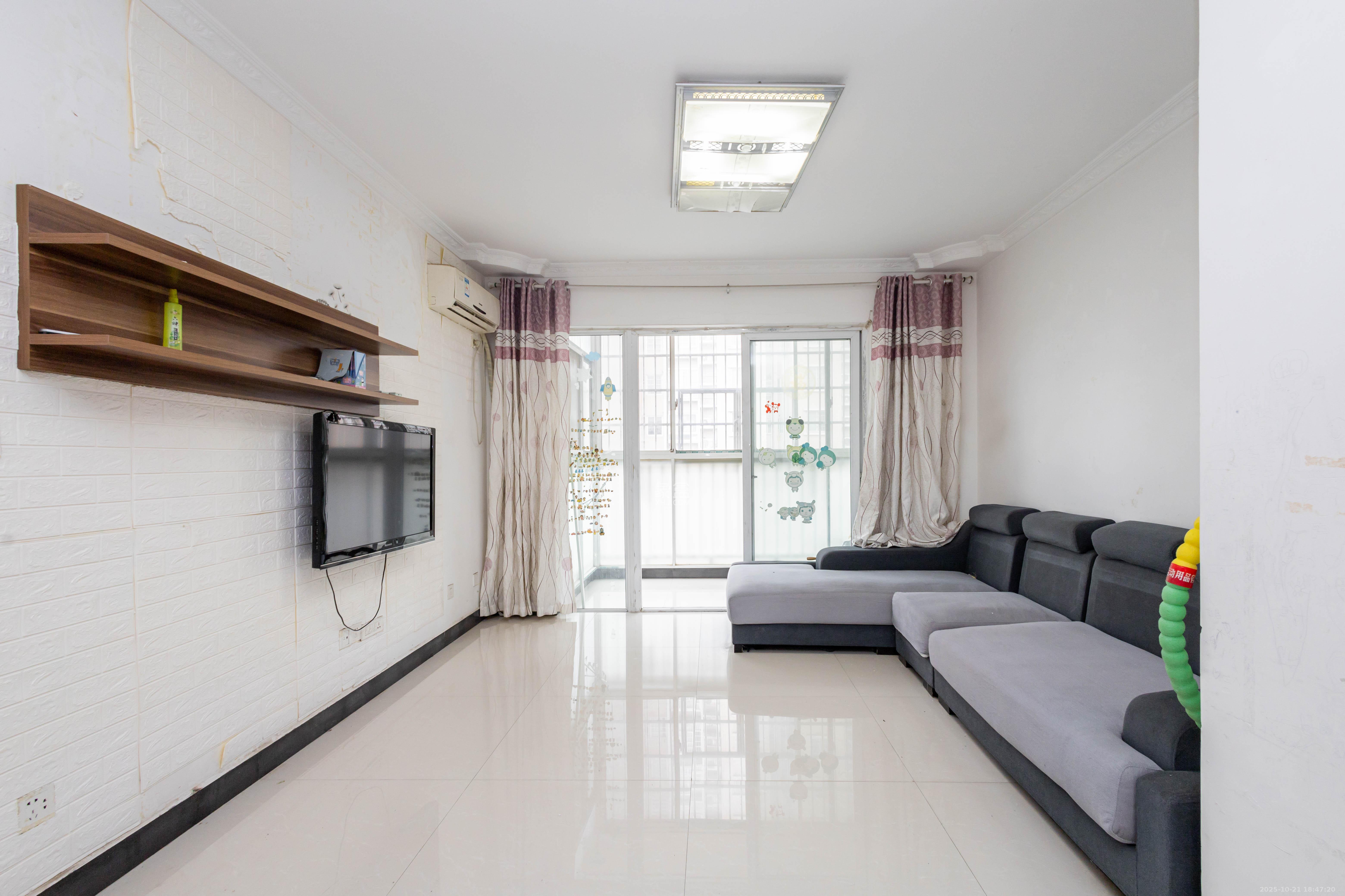 东业苹果社区  3室2厅1卫    43.8万 东业苹果社区  3室2厅1卫    43.8万客厅