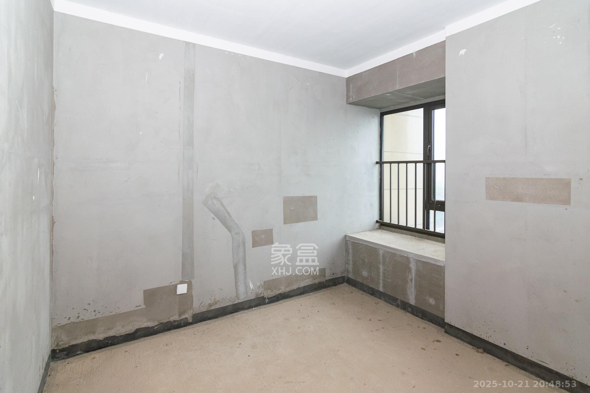 华润桃源里  4室2厅2卫    75.0万卧室