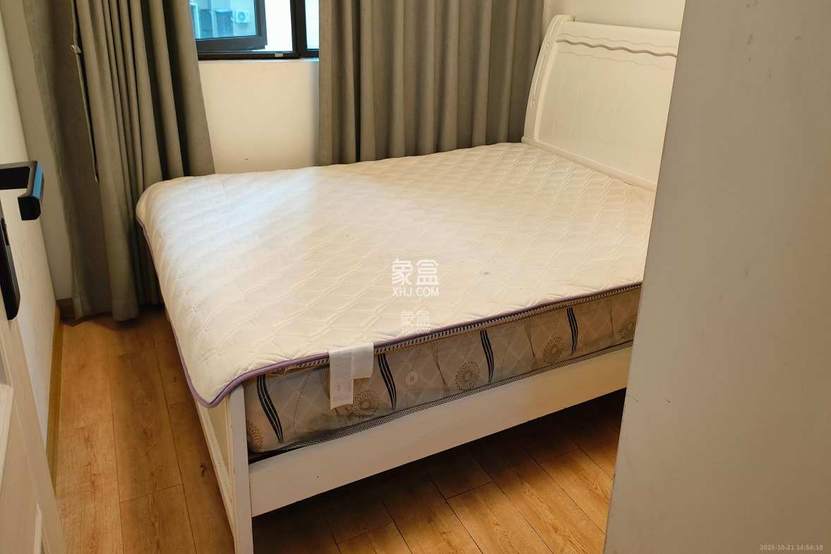 华润置地广场二期  2室2厅1卫    1800.0元/月 华润置地广场二期  2室2厅1卫    1800.0元/月室内图