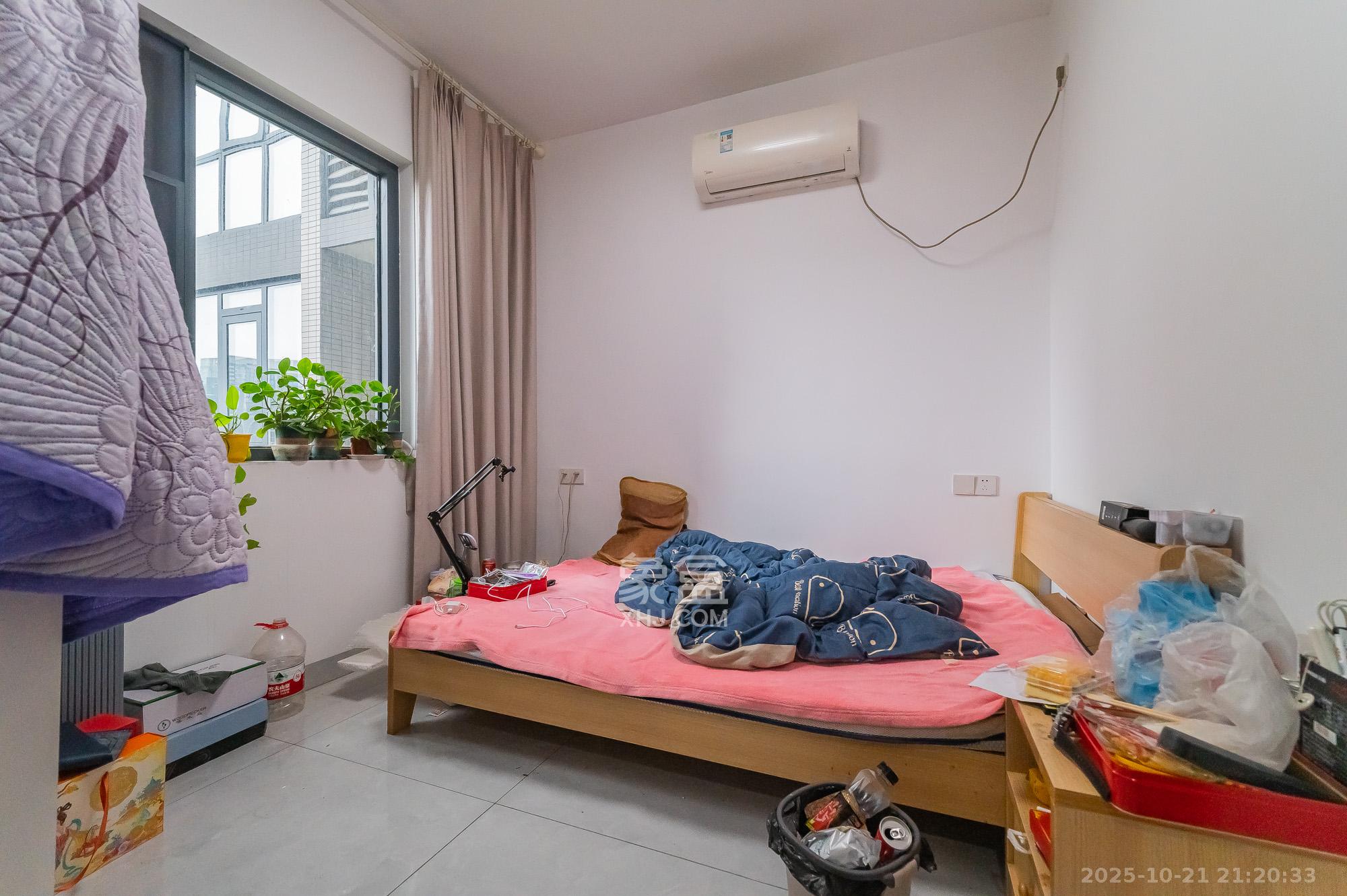 恒基凯旋门三期  3室2厅2卫    102.0万卧室