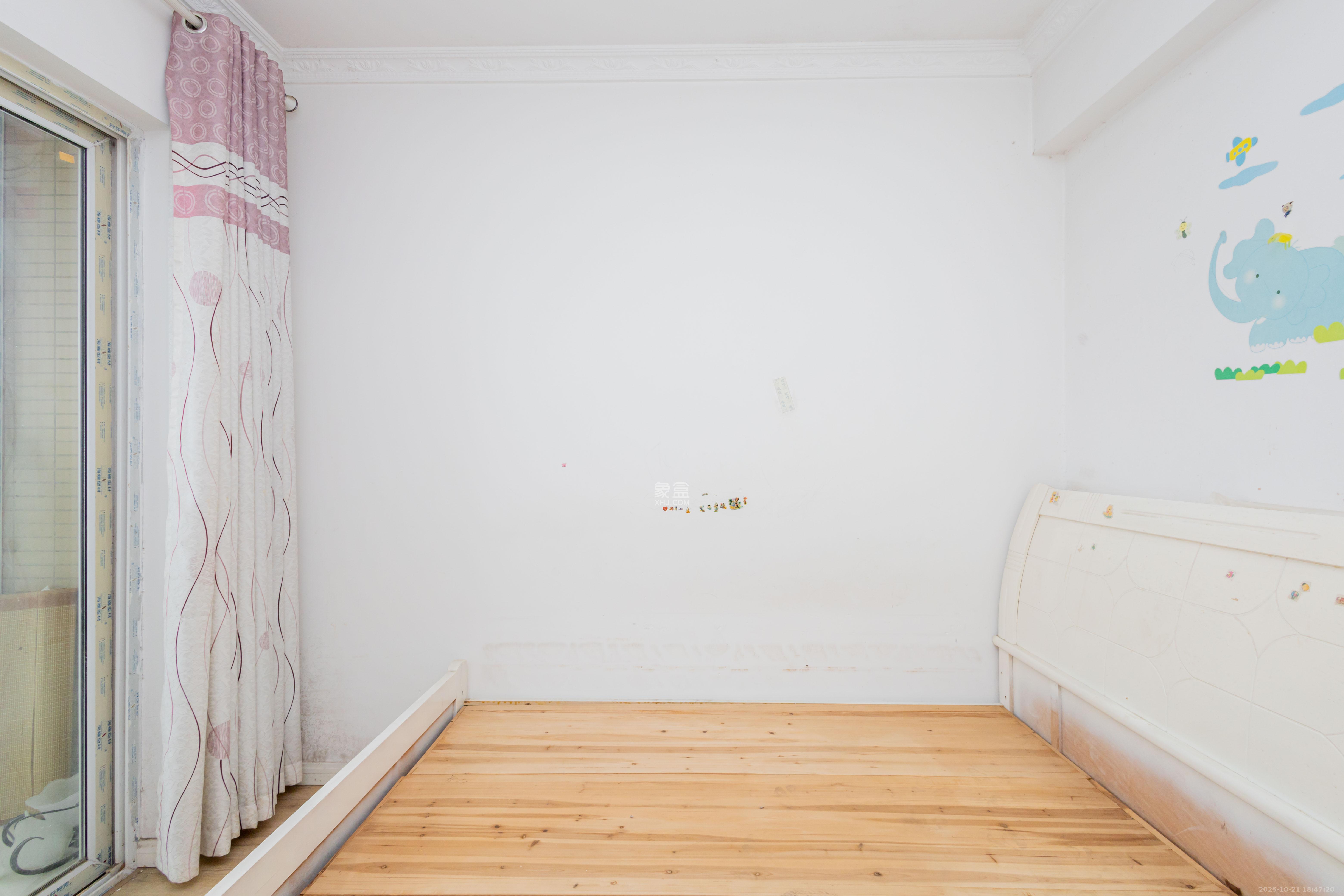 东业苹果社区  3室2厅1卫    43.8万 东业苹果社区  3室2厅1卫    43.8万卧室