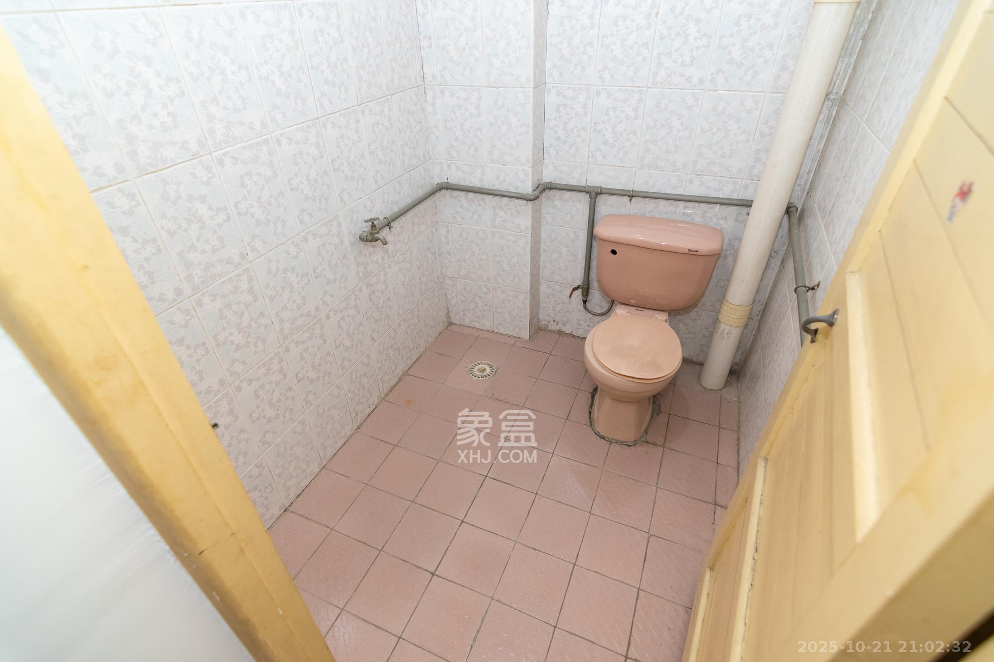 聚宾小区 3室2厅2卫 45.0万 聚宾小区 3室2厅2卫 45.0万卫生间