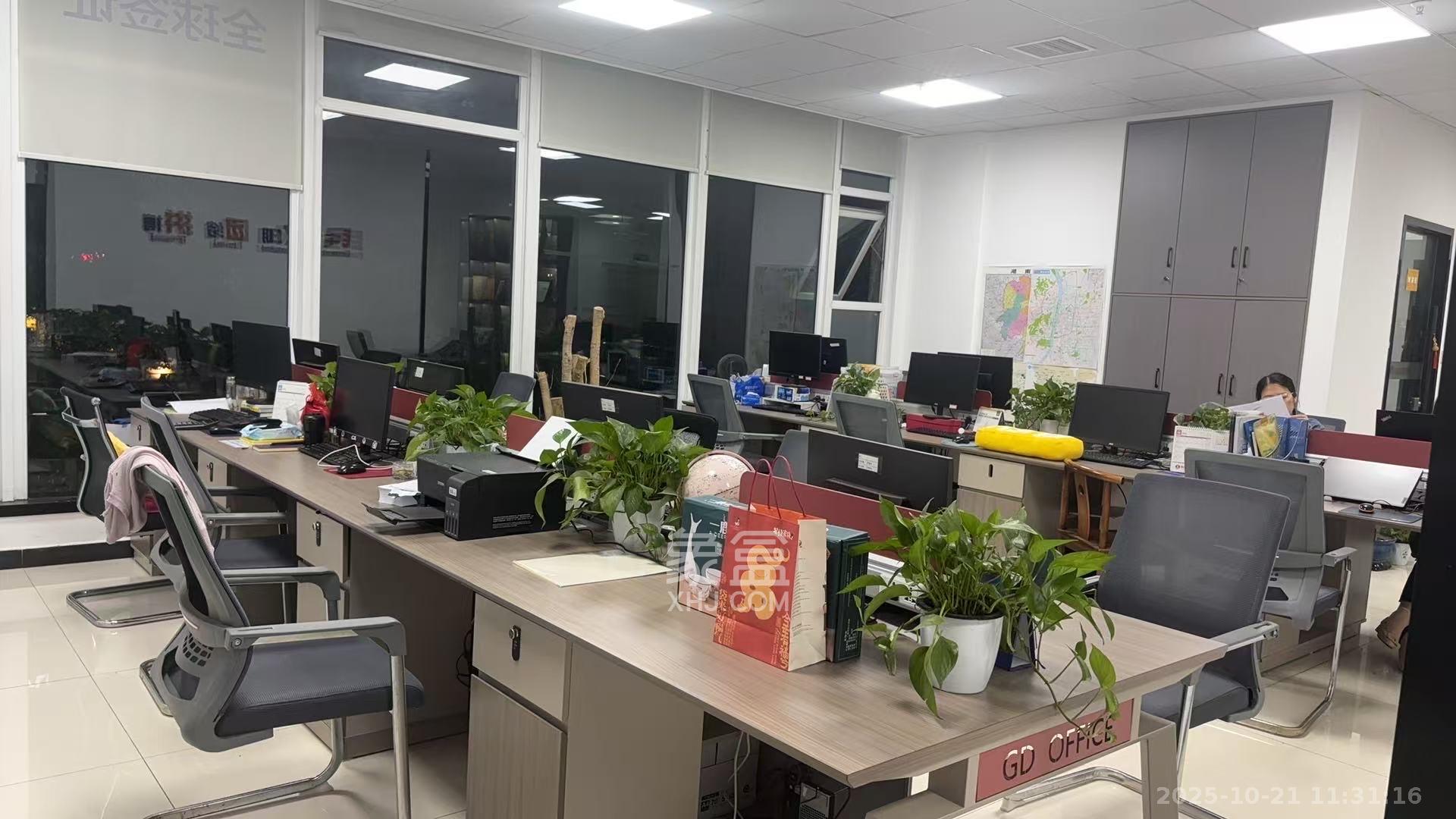 长城华都  3室2厅1卫    3000.0元/月 长城华都  3室2厅1卫    3000.0元/月室内图