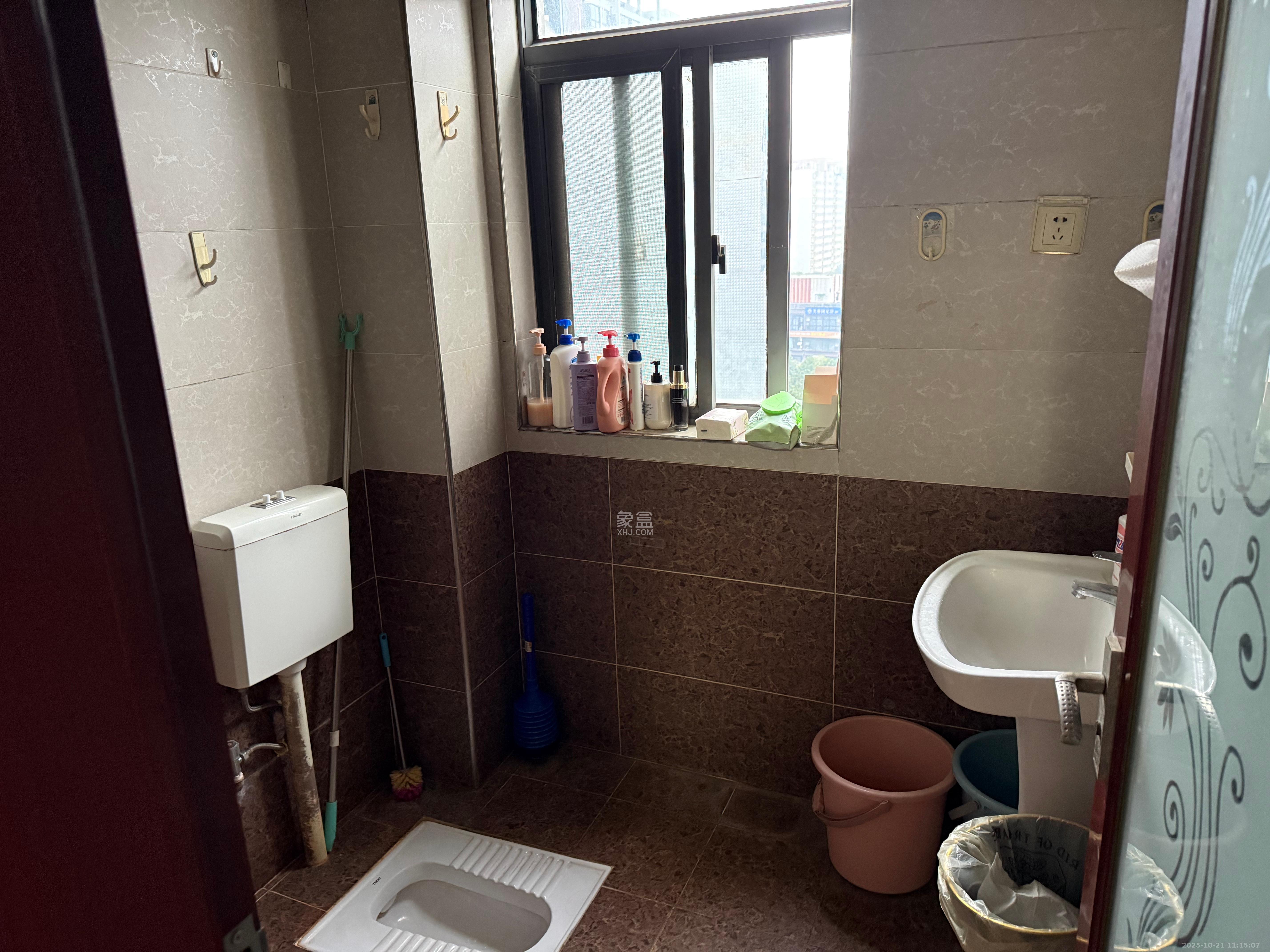 湘府东苑  2室2厅1卫    2000.0元/月 湘府东苑  2室2厅1卫    2000.0元/月室内图