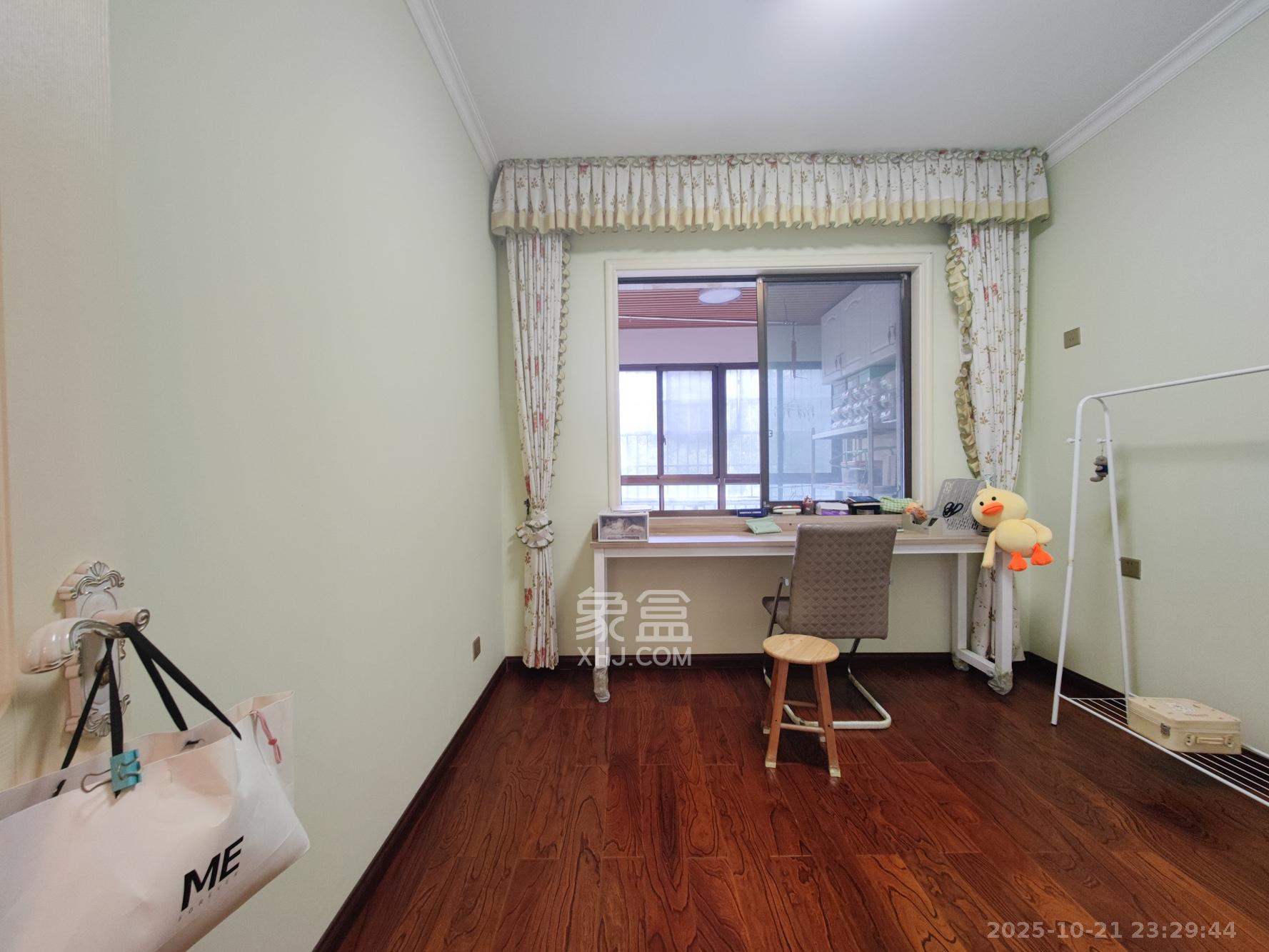 岳泰理想城  3室2厅2卫    130.0万 岳泰理想城  3室2厅2卫    130.0万卧室