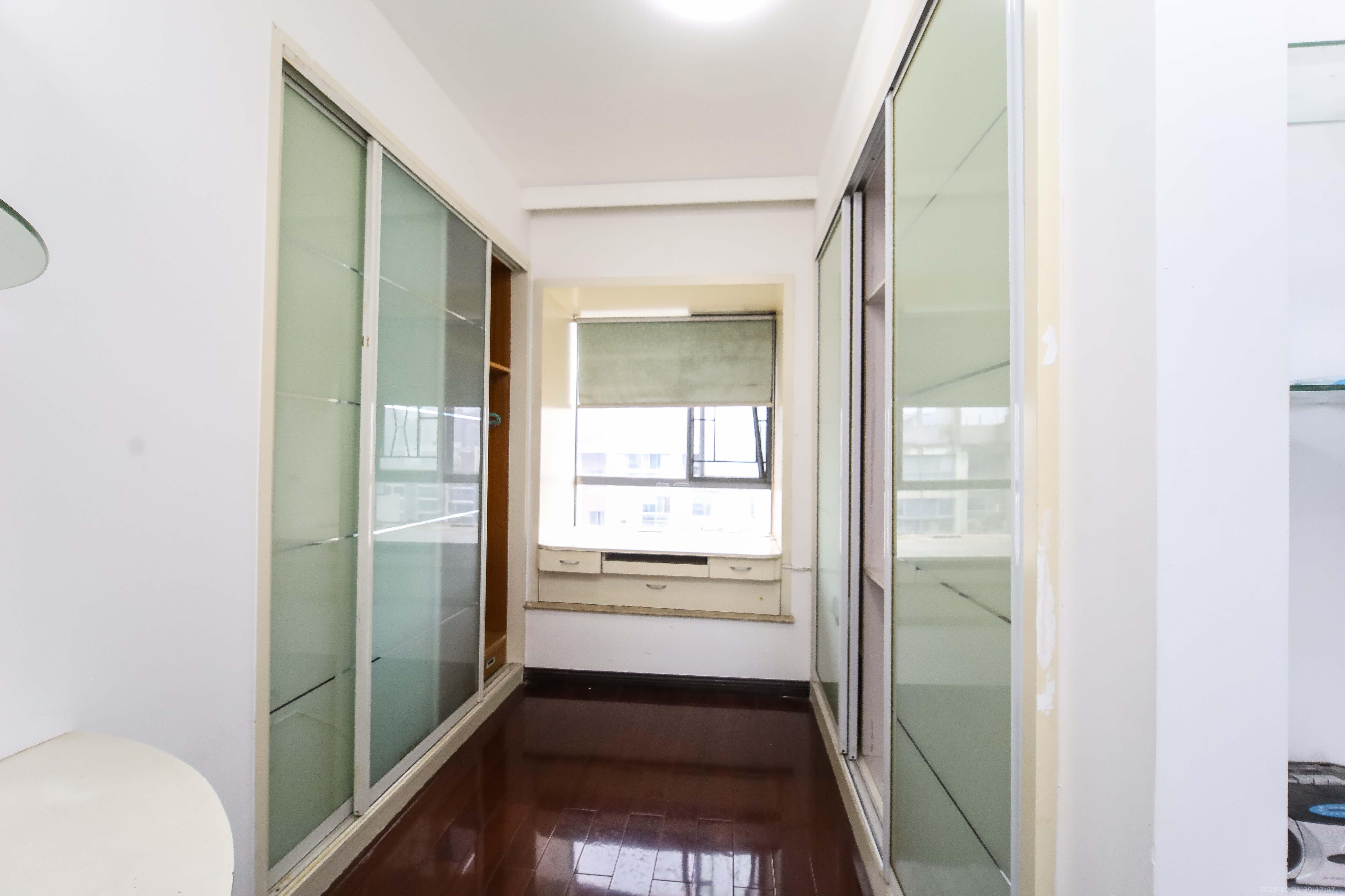 银港水晶城  3室2厅2卫    85.8万卧室