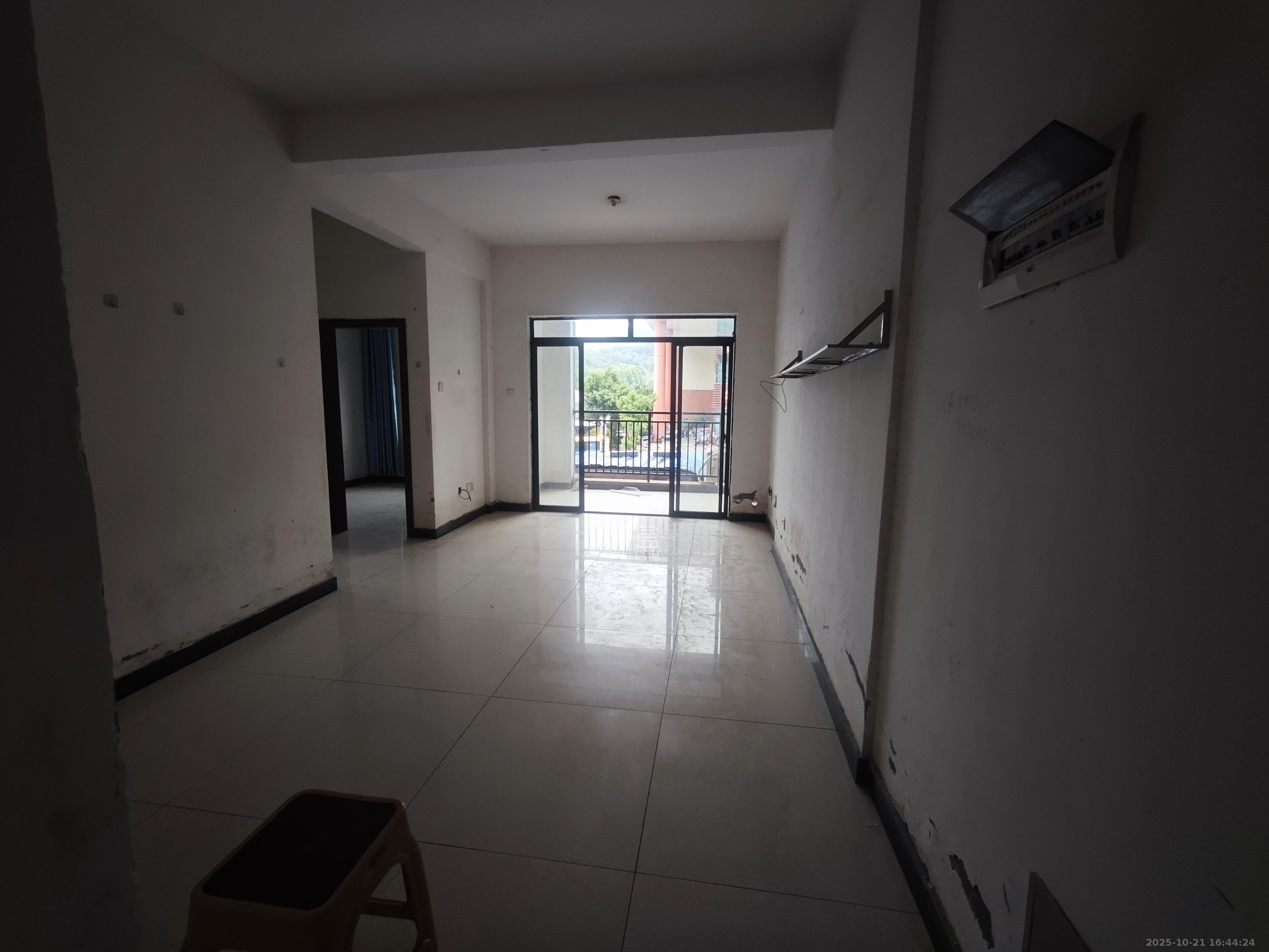 金富星城  1室1厅1卫    700.0元/月 金富星城  1室1厅1卫    700.0元/月