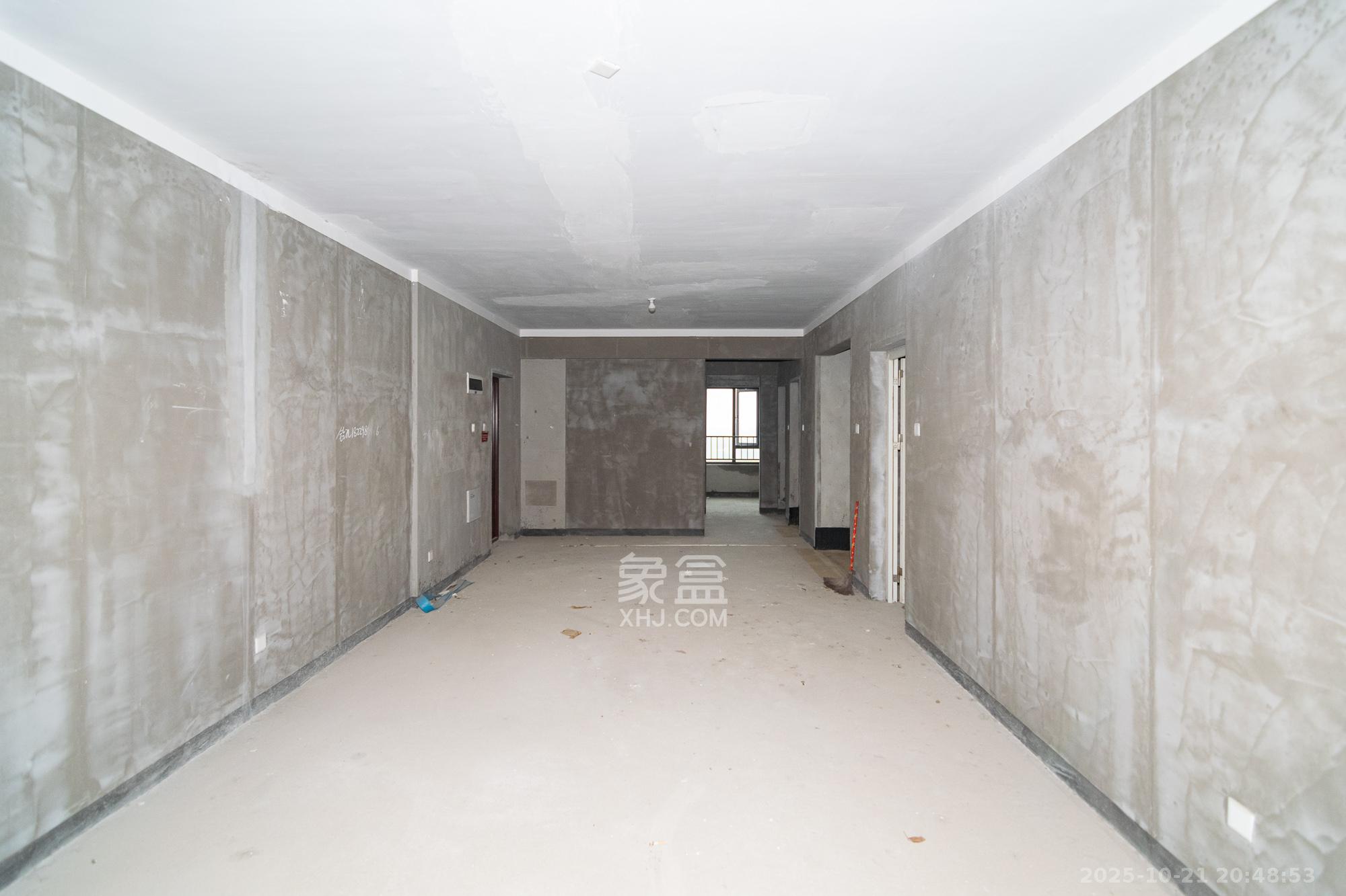 华润桃源里  4室2厅2卫    75.0万客厅