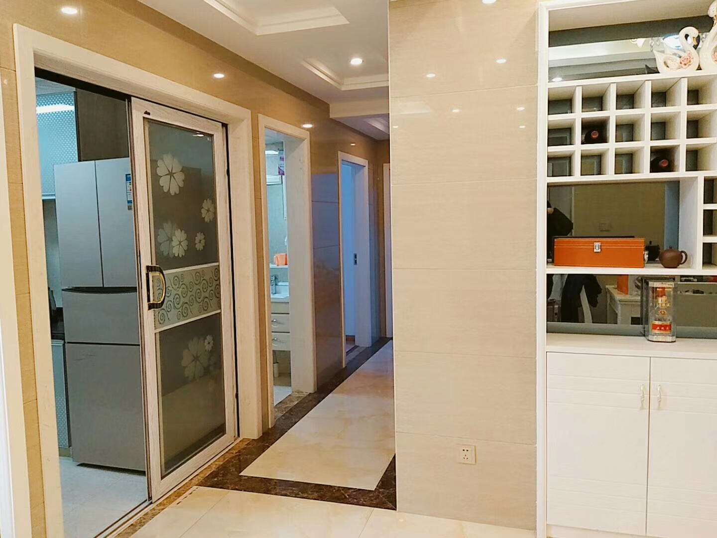 冠都现代城(冠都幸福彼岸) 3室2厅2卫 2300.0元/月 冠都现代城(冠都幸福彼岸) 3室2厅2卫 2300.0元/月室内图