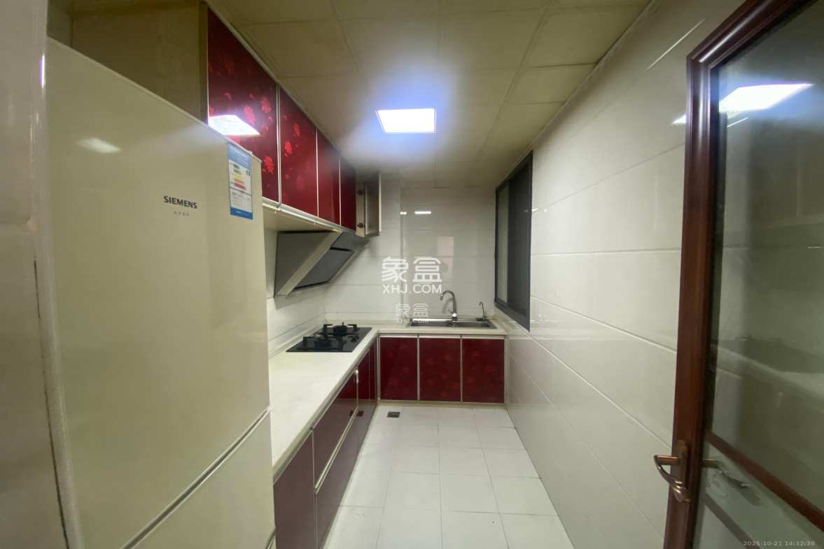 嘉福长安郡(融信澜悦、嘉福好美家园)  1室2厅1卫    2100.0元/月 嘉福长安郡(融信澜悦、嘉福好美家园)  1室2厅1卫    2100.0元/月室内图