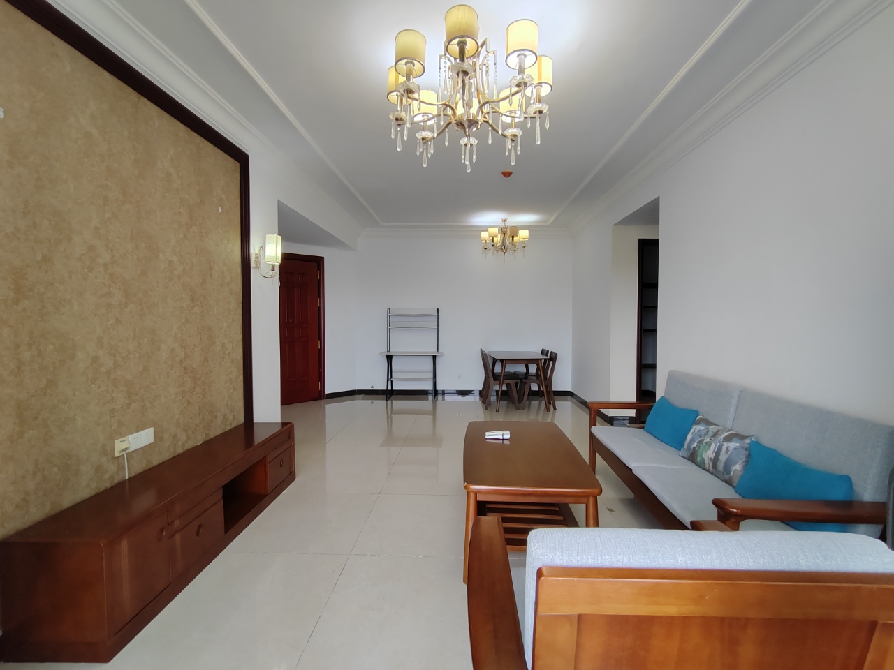 恒大外滩  2室2厅1卫    3000.0元/月 恒大外滩  2室2厅1卫    3000.0元/月室内图