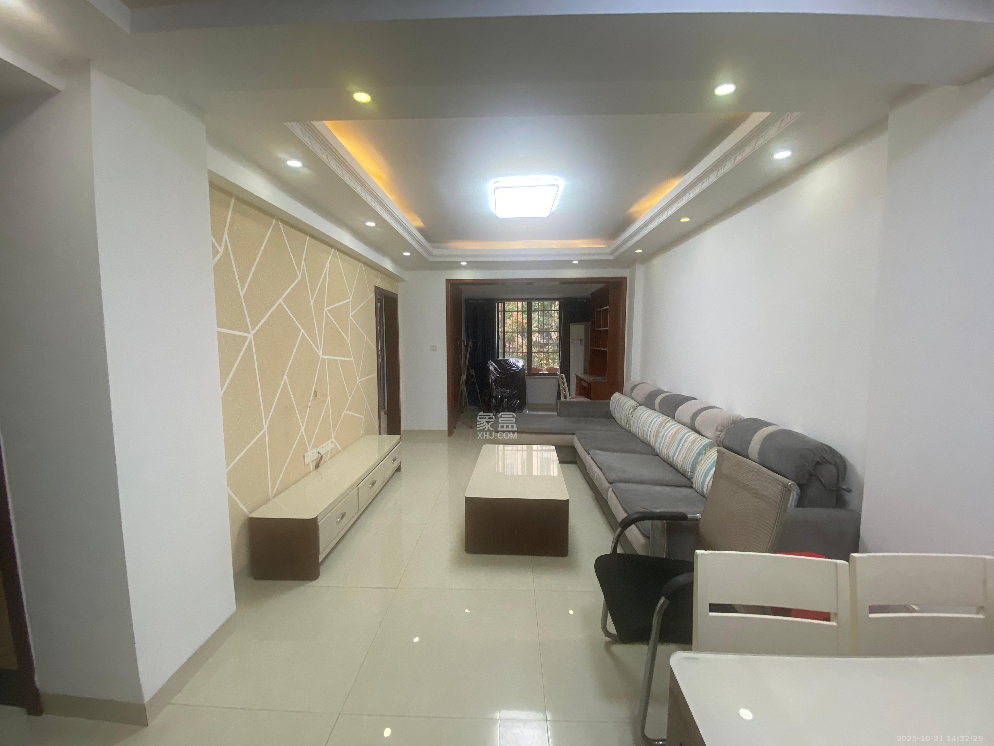 嘉福长安郡(融信澜悦、嘉福好美家园)  1室2厅1卫    2100.0元/月 嘉福长安郡(融信澜悦、嘉福好美家园)  1室2厅1卫    2100.0元/月室内图