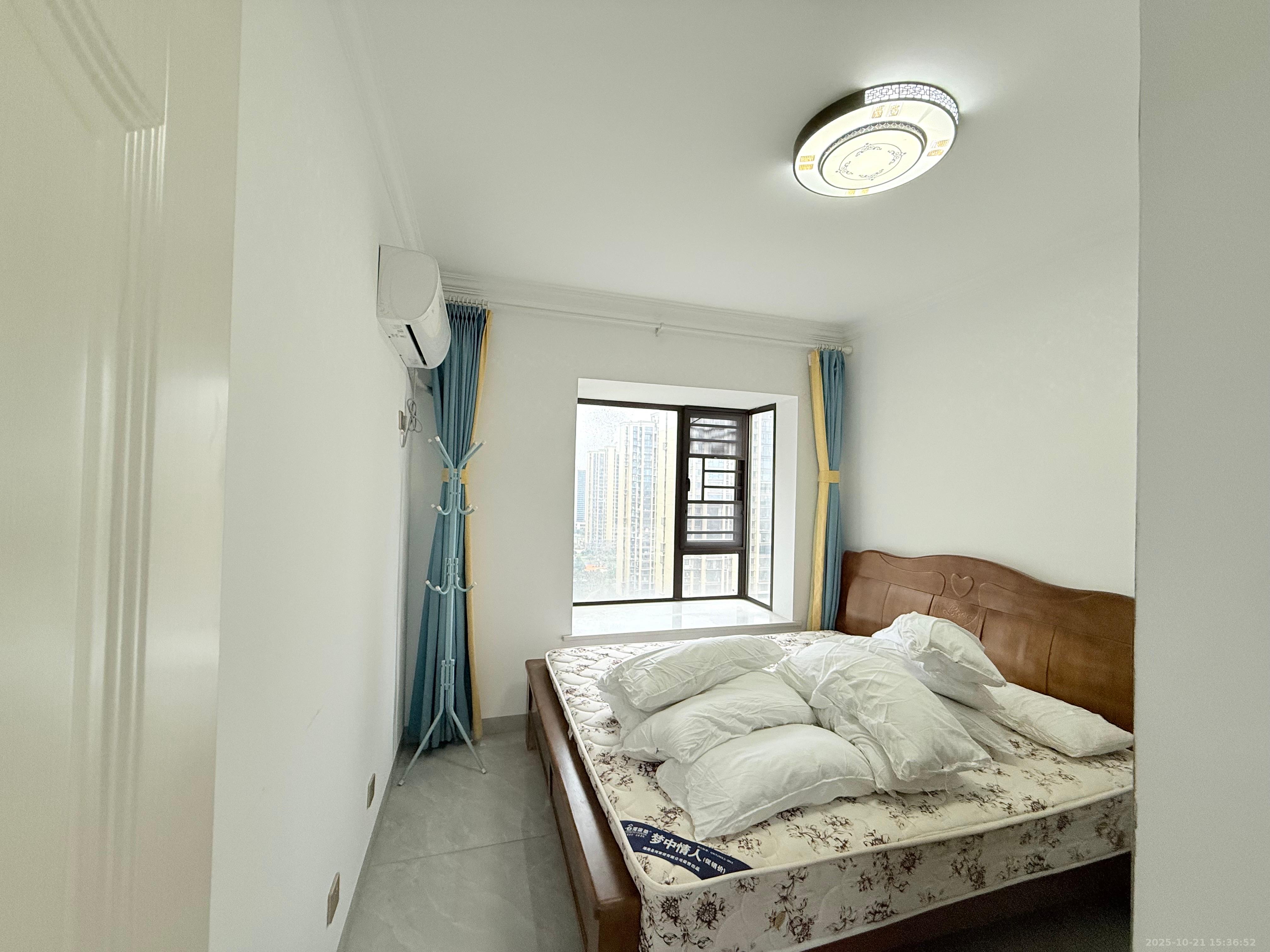 和润园三期 2室2厅1卫 2400.0元/月 和润园三期 2室2厅1卫 2400.0元/月室内图