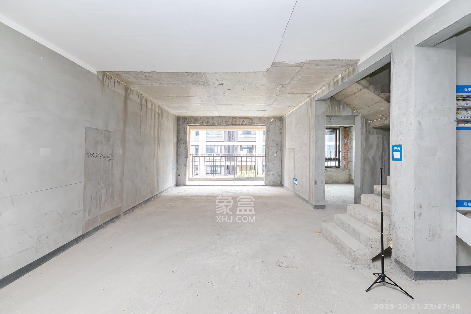 时代建发和著  5室2厅4卫    305.0万 时代建发和著  5室2厅4卫    305.0万