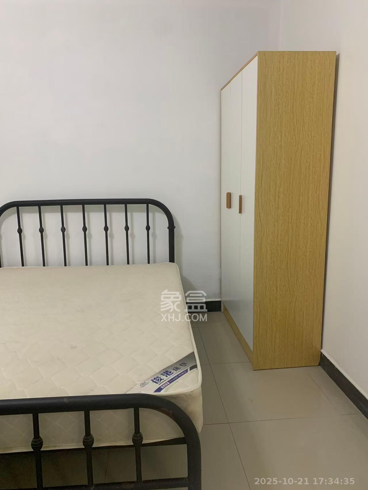 宏华花苑  4室2厅2卫    2400.0元/月室内图