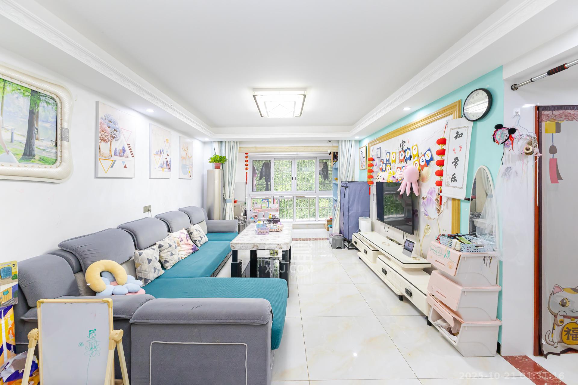 珠江东方明珠（新地东方明珠）三期  3室2厅2卫    64.8万客厅