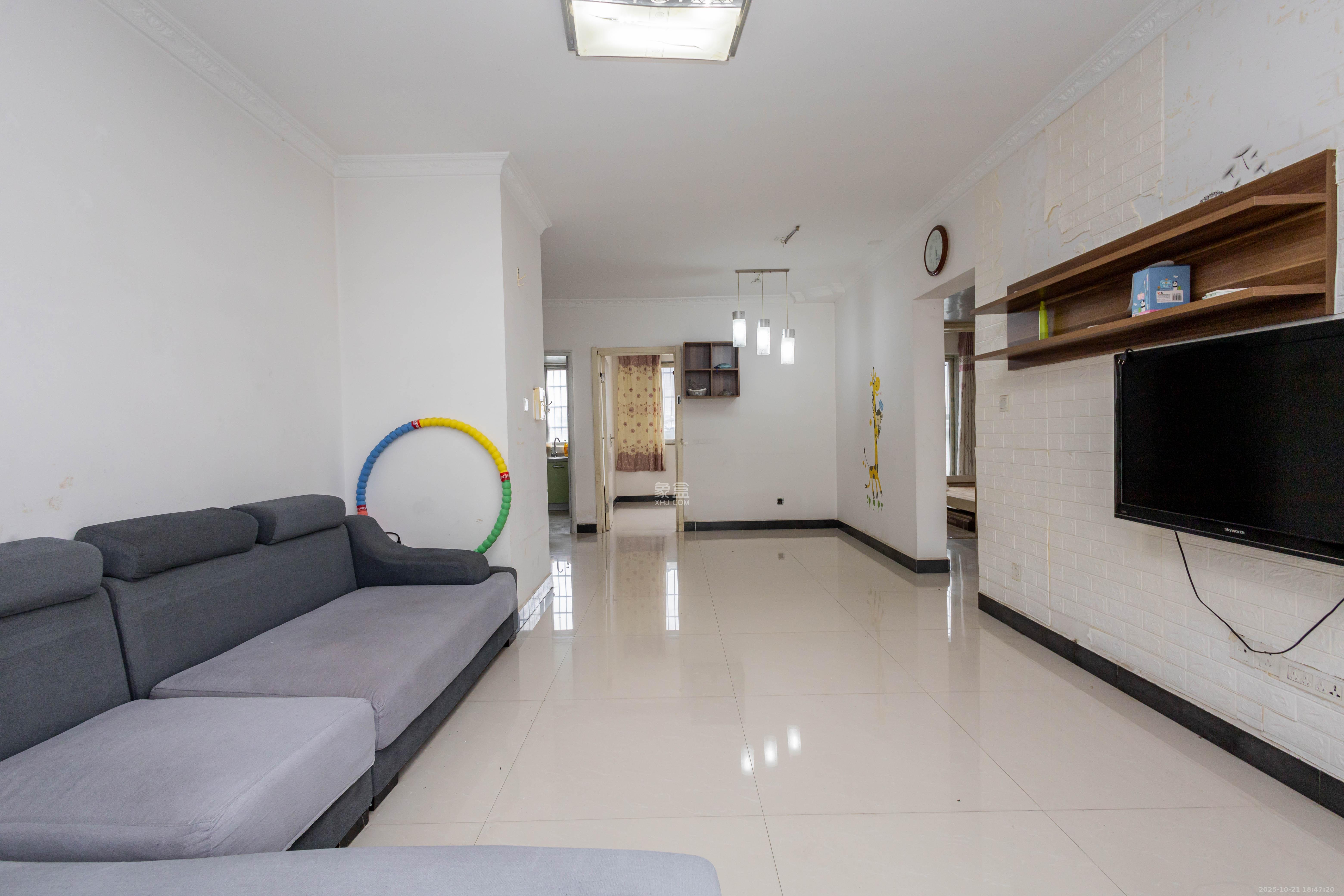 东业苹果社区  3室2厅1卫    43.8万 东业苹果社区  3室2厅1卫    43.8万客厅