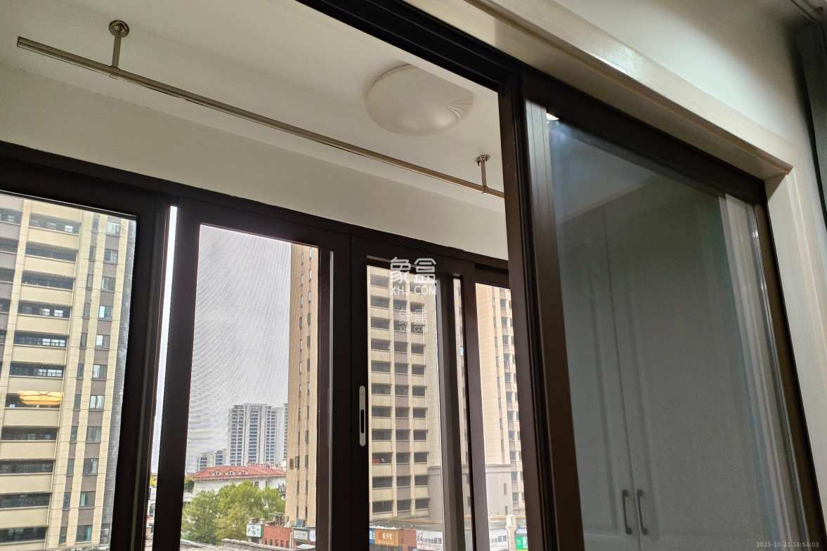 华润置地广场二期  2室2厅1卫    1800.0元/月 华润置地广场二期  2室2厅1卫    1800.0元/月室内图