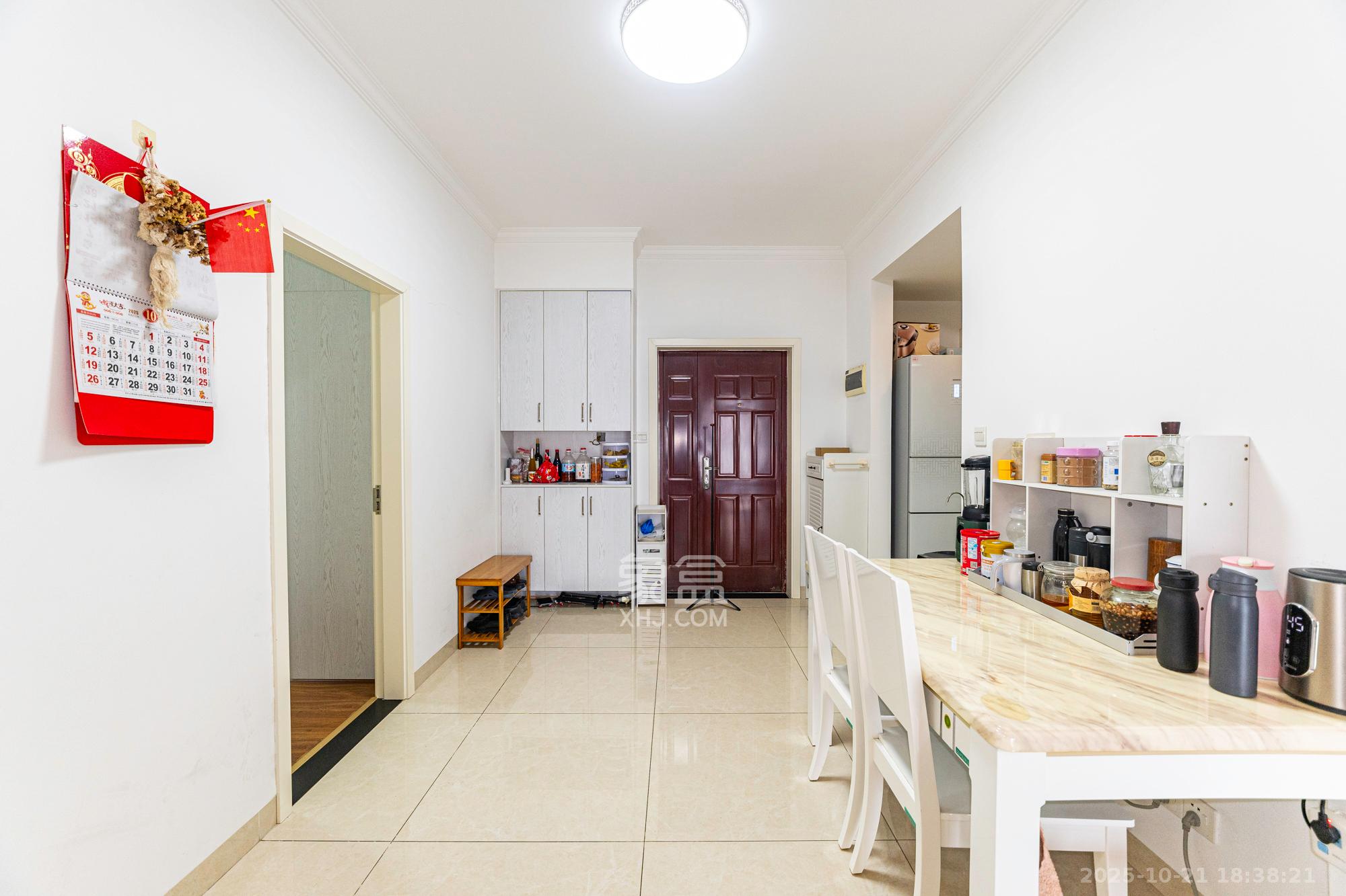 艾美潇湘  3室2厅1卫    65.0万客厅