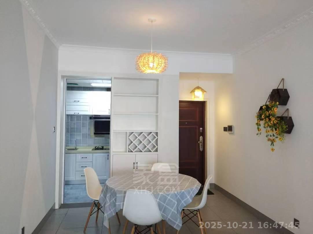 日盛山湖城  1室2厅1卫    1800.0元/月室内图